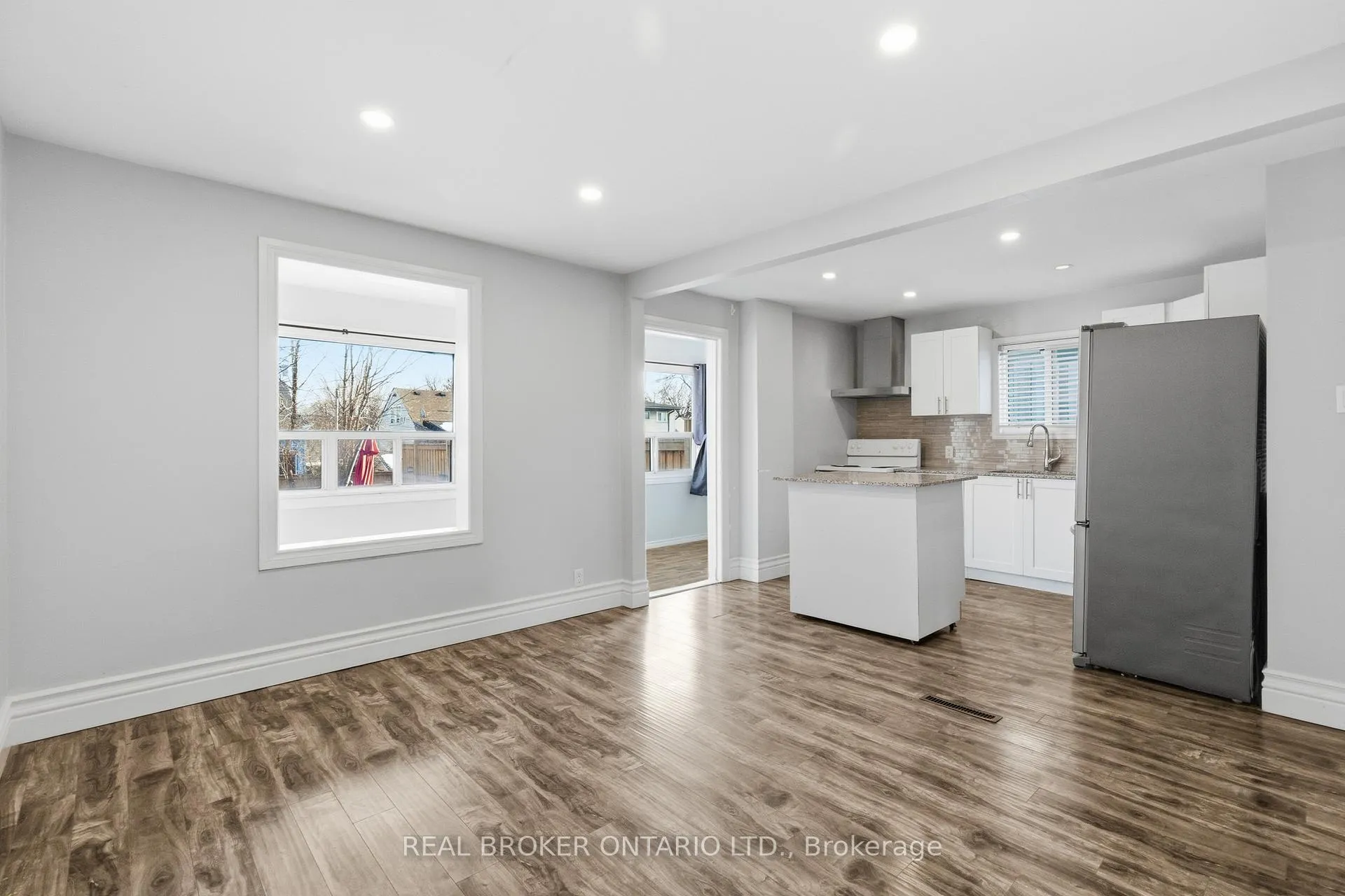 Photo 18 of 26 Bayfield Avenue, Hamilton, Industrial Sector — HOMEH