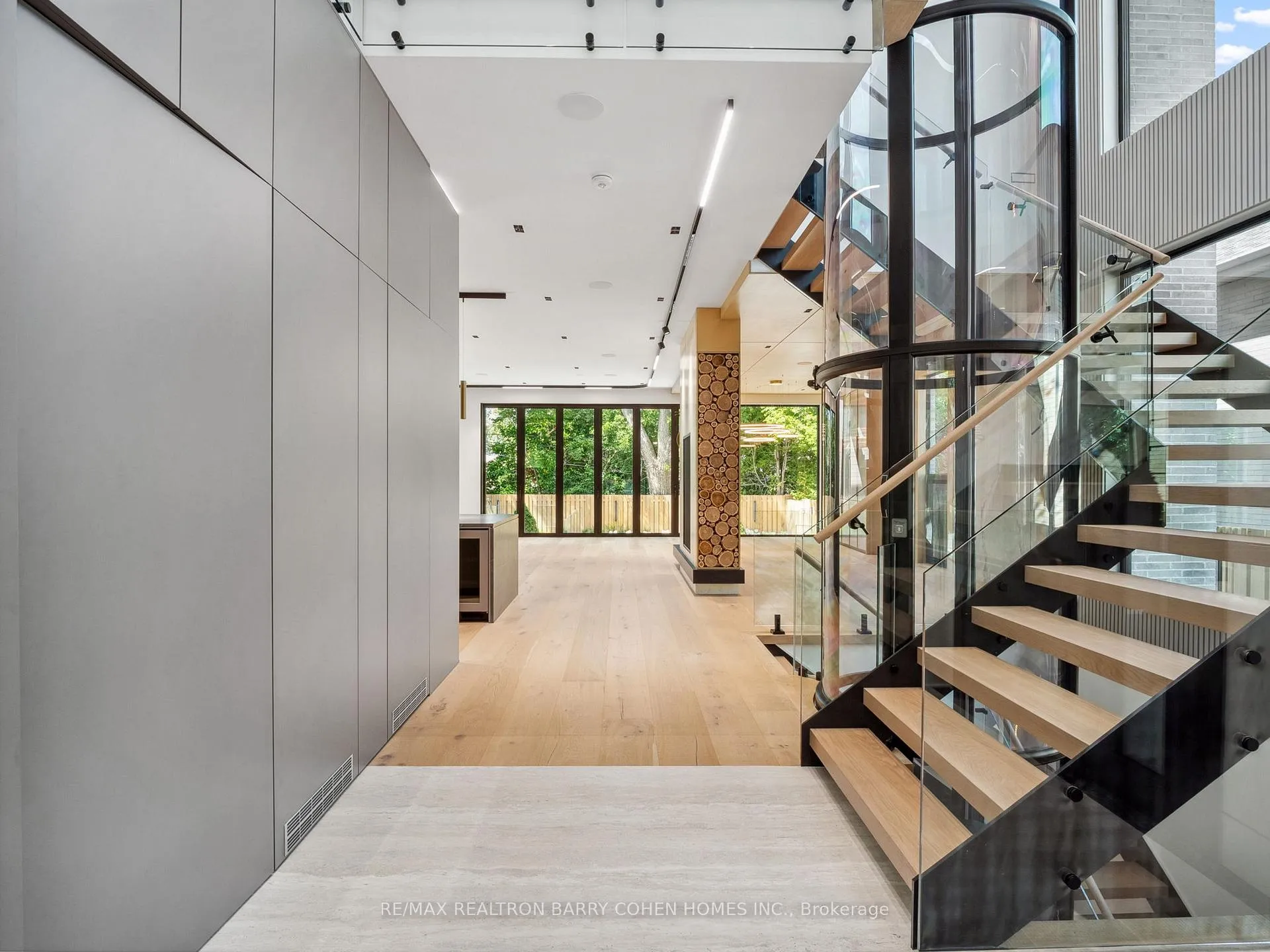 Photo 8 of 60 Alexandra Wood, Toronto, Bedford Park-Nortown — HOMEH