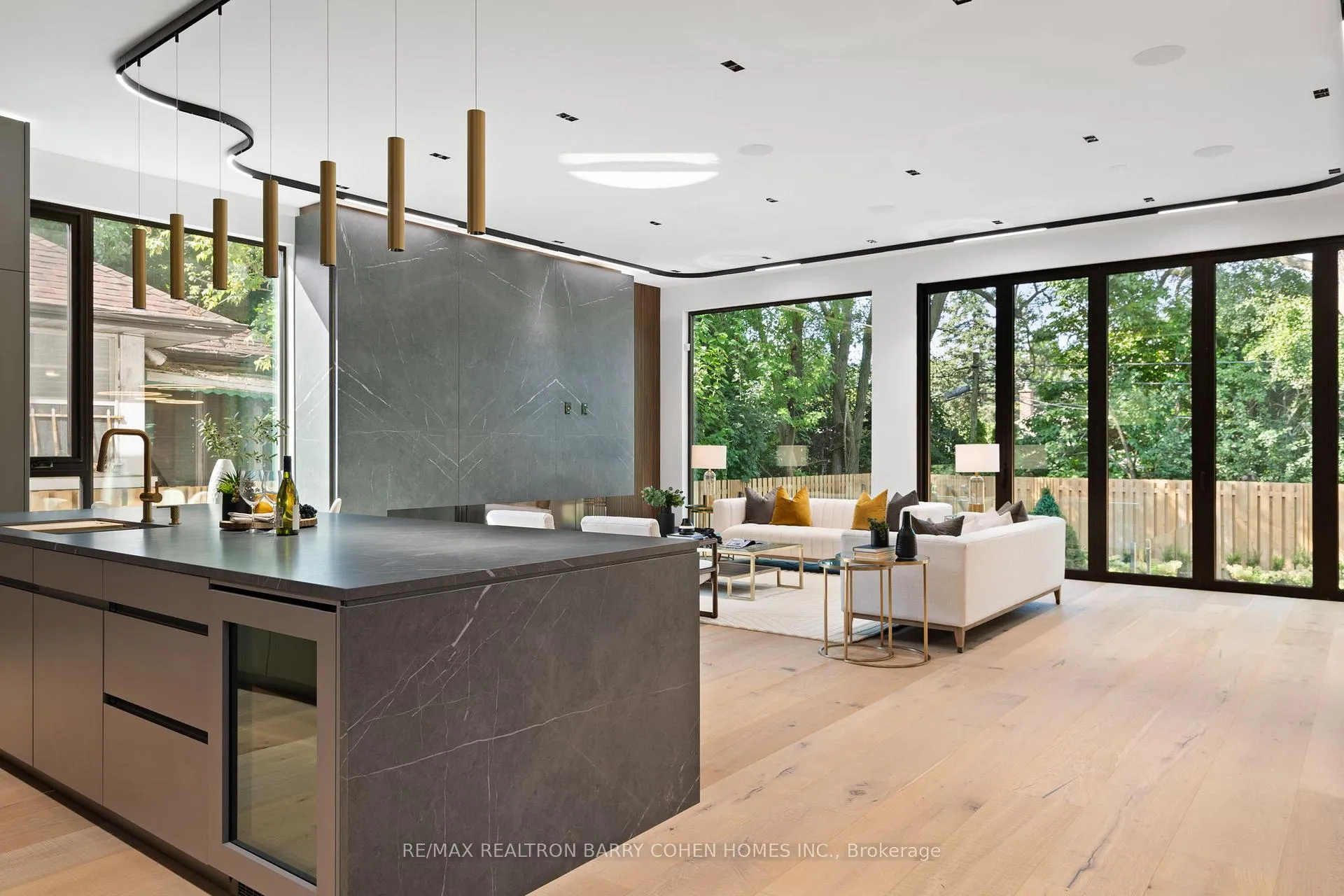 Photo 9 of 60 Alexandra Wood, Toronto, Bedford Park-Nortown — HOMEH