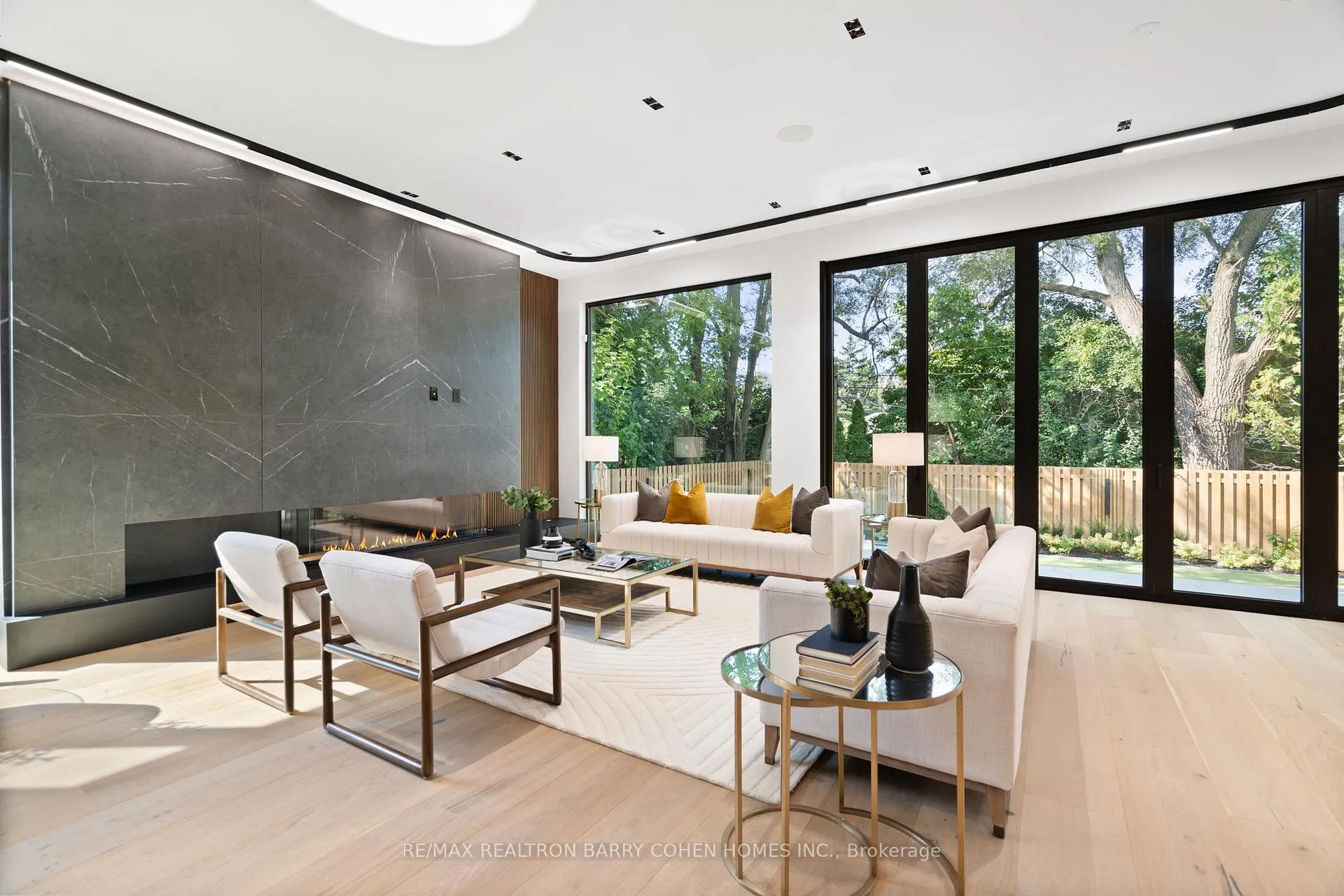 Photo 12 of 60 Alexandra Wood, Toronto, Bedford Park-Nortown — HOMEH