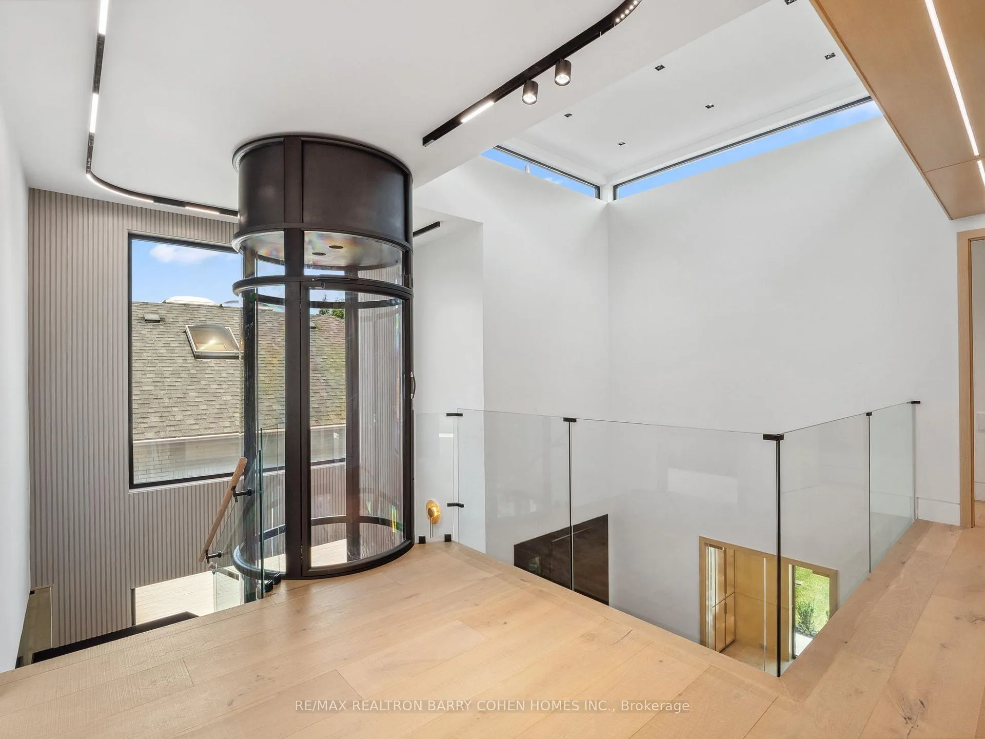 Photo 18 of 60 Alexandra Wood, Toronto, Bedford Park-Nortown — HOMEH