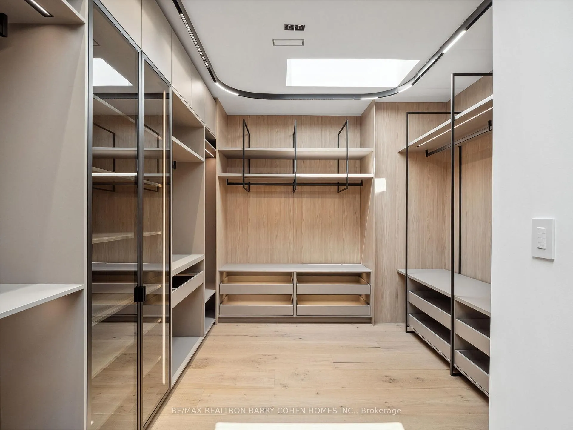 Photo 23 of 60 Alexandra Wood, Toronto, Bedford Park-Nortown — HOMEH