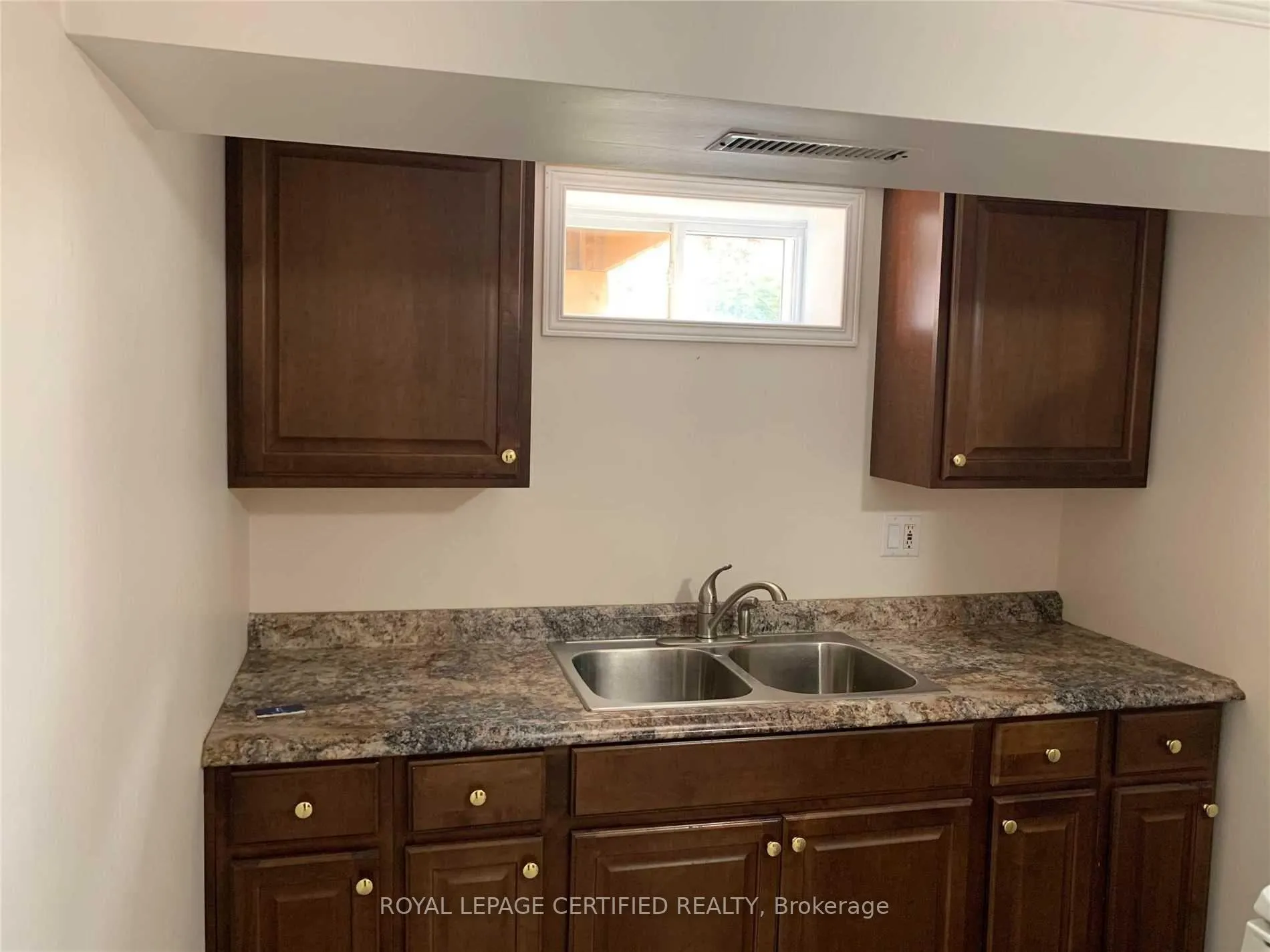Photo 3 of Unit Lower, 6 Prince Charles Drive, Halton Hills, Georgetown — HOMEH