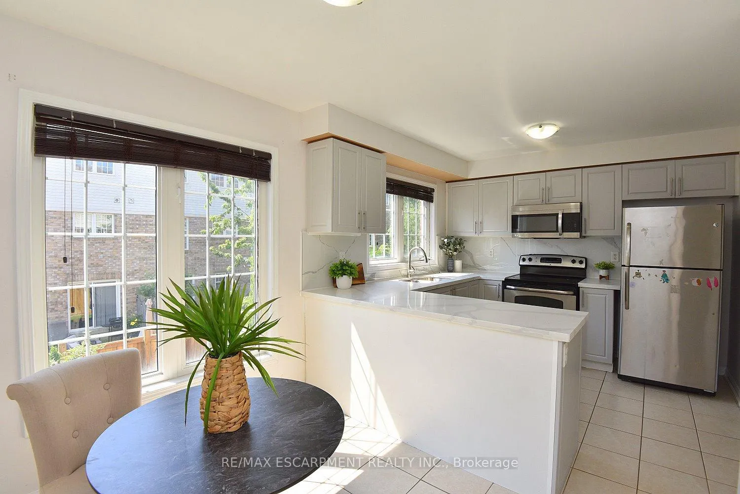 Photo 13 of 45 Ohara Lane, Hamilton, Meadowlands — HOMEH