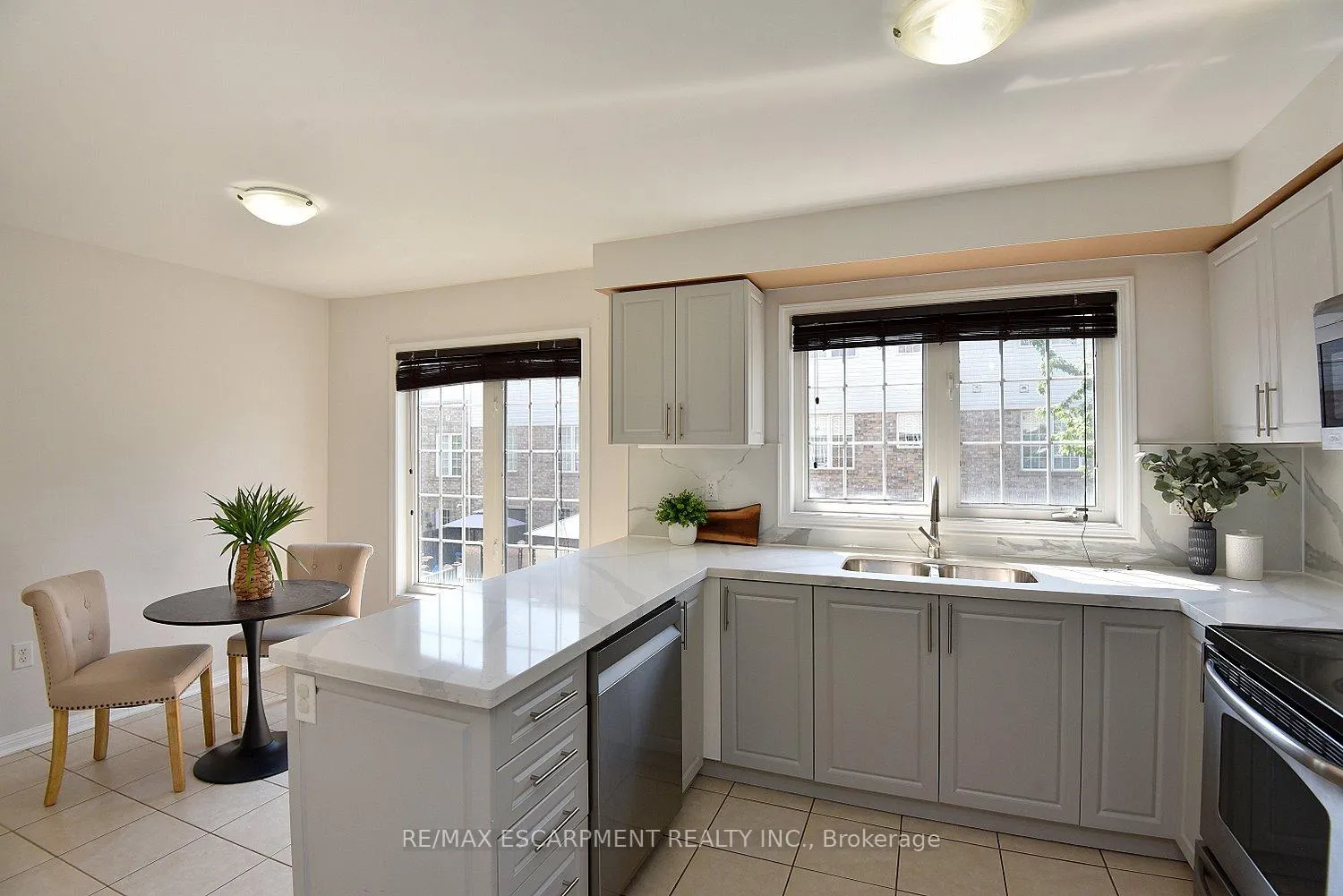 Photo 18 of 45 Ohara Lane, Hamilton, Meadowlands — HOMEH