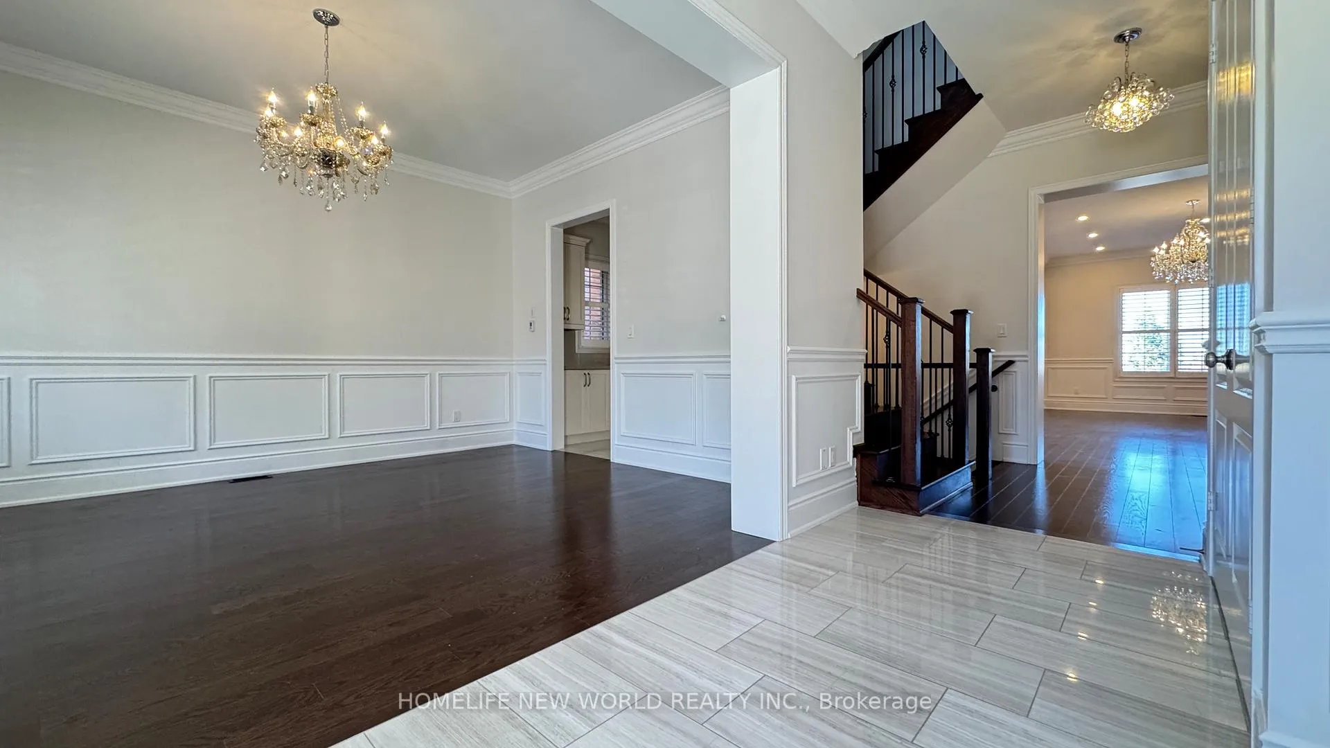Photo 2 of 10 Ken Sinclair Crescent, Aurora, Aurora Estates — HOMEH
