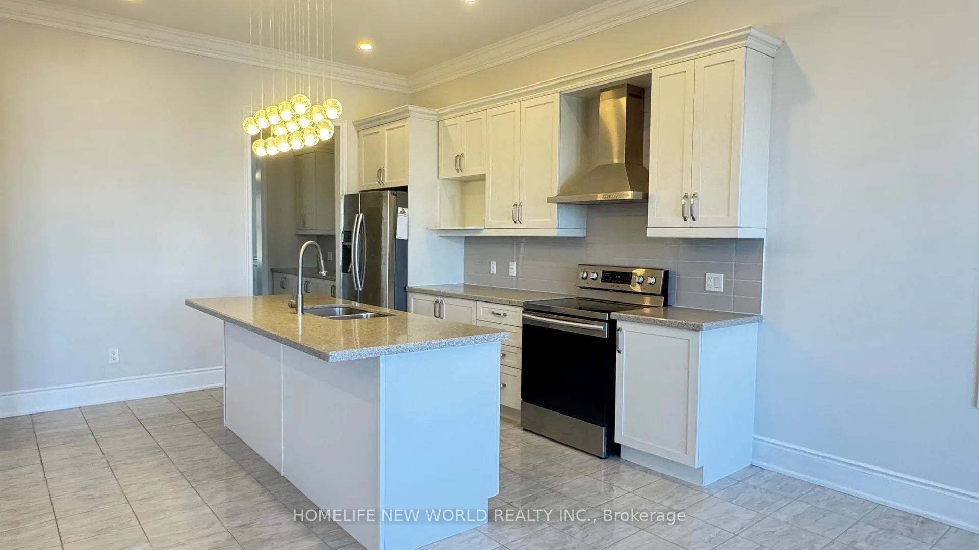 Photo 7 of 10 Ken Sinclair Crescent, Aurora, Aurora Estates — HOMEH