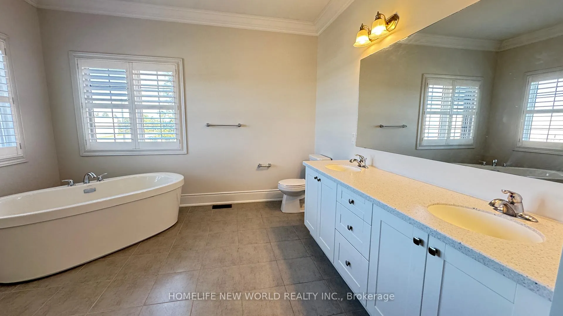 Photo 13 of 10 Ken Sinclair Crescent, Aurora, Aurora Estates — HOMEH