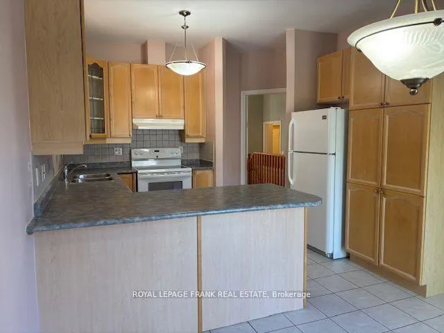 Photo 9 of 40 Kimberly Drive, Whitby, Brooklin — HOMEH