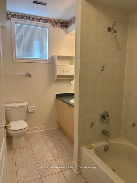 Photo 24 of 40 Kimberly Drive, Whitby, Brooklin — HOMEH