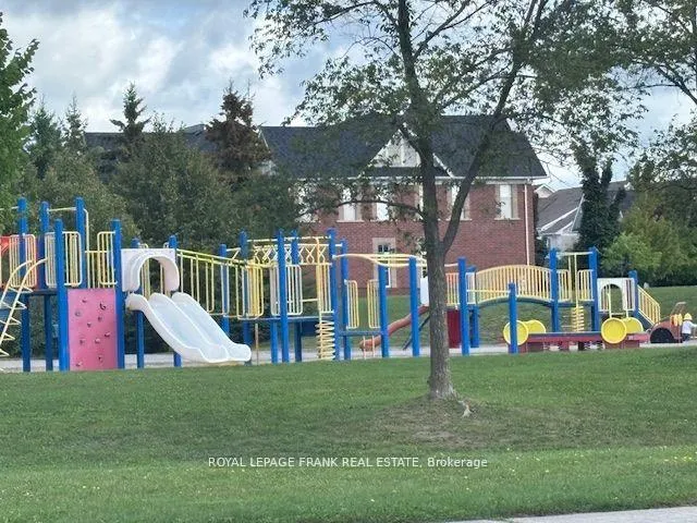 Photo 34 of 40 Kimberly Drive, Whitby, Brooklin — HOMEH
