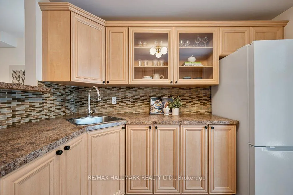 Photo 13 of 203 Oakcrest Avenue, Toronto, East End-Danforth — HOMEH
