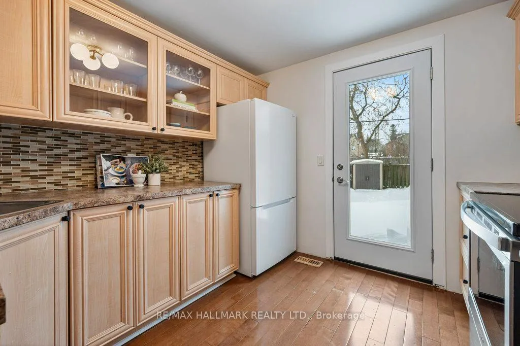 Photo 14 of 203 Oakcrest Avenue, Toronto, East End-Danforth — HOMEH