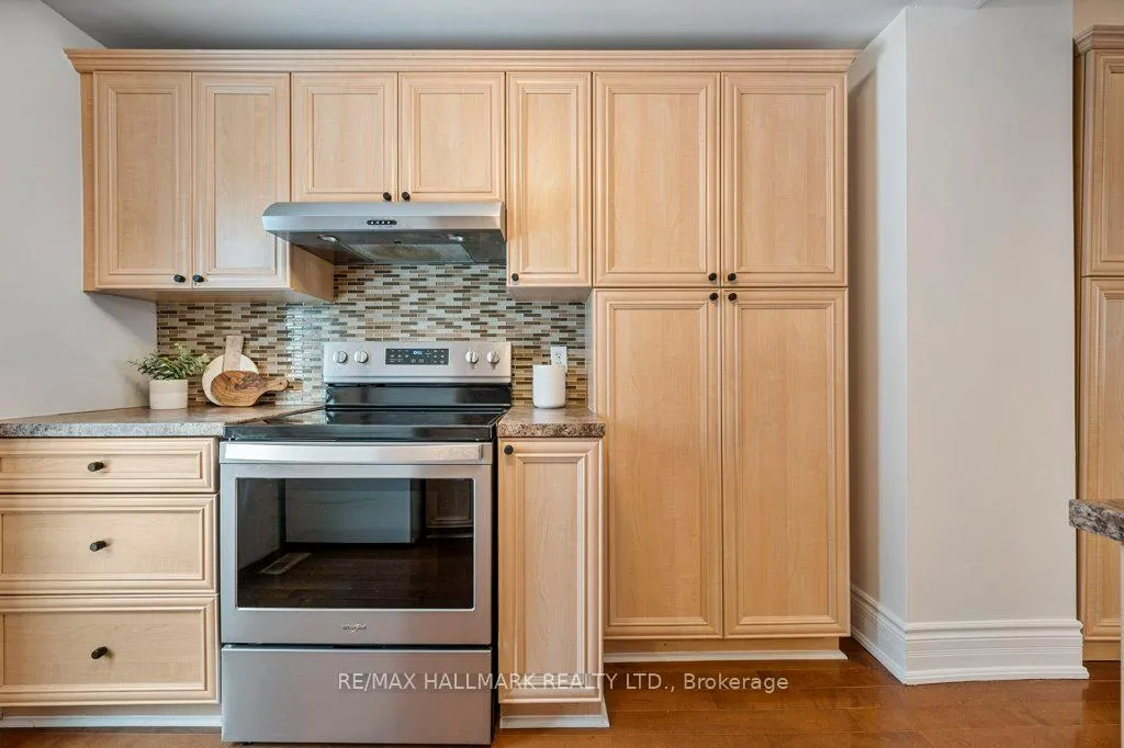 Photo 15 of 203 Oakcrest Avenue, Toronto, East End-Danforth — HOMEH