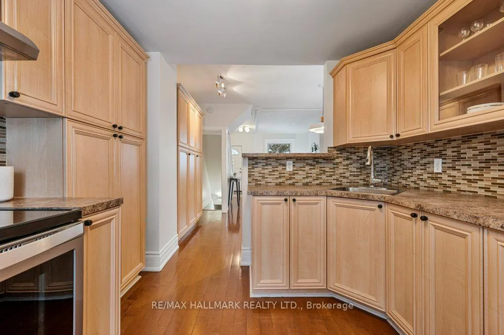 Photo 16 of 203 Oakcrest Avenue, Toronto, East End-Danforth — HOMEH