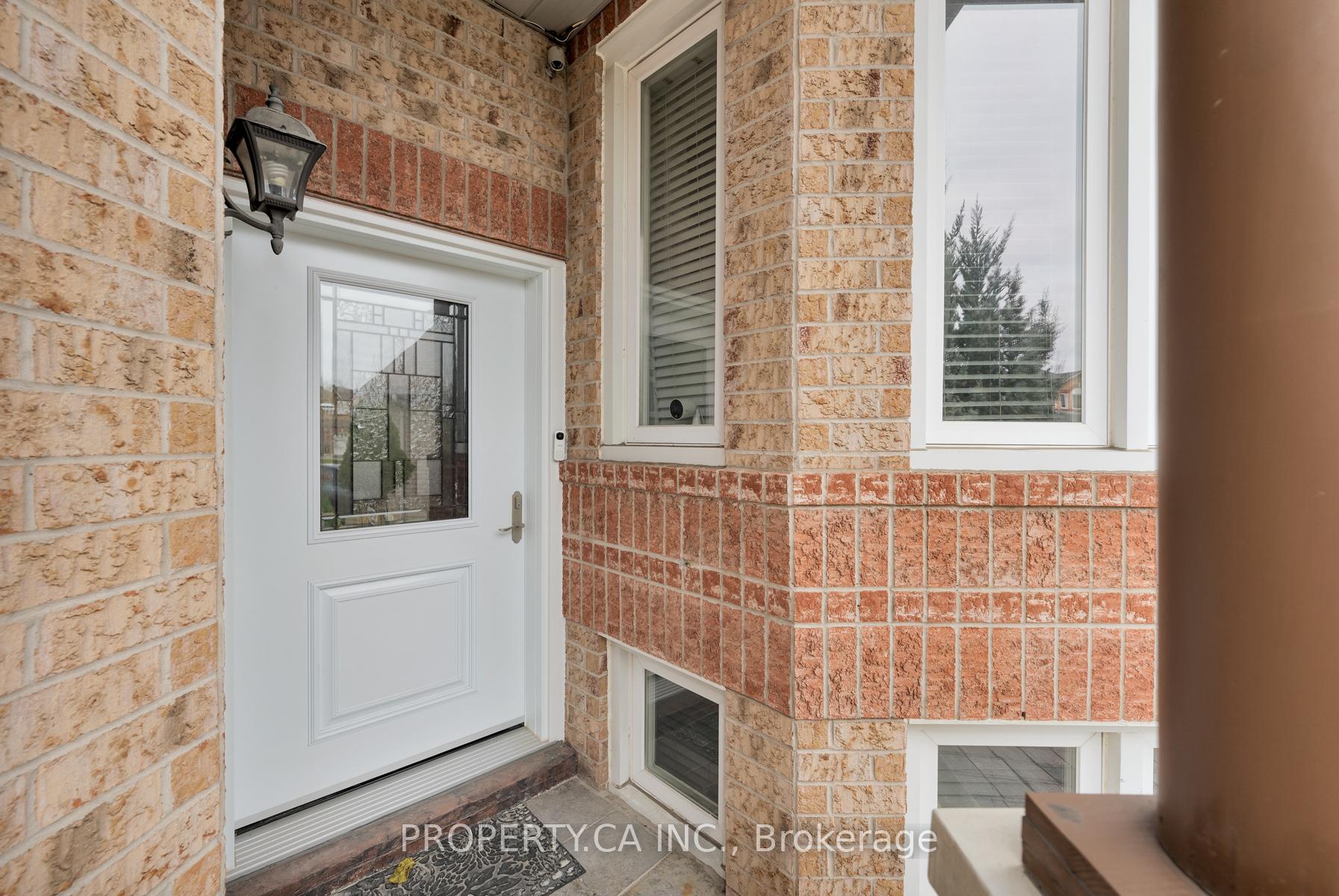 Photo 5 of 12 Suncrest Drive, Brampton, Brampton West — HOMEH