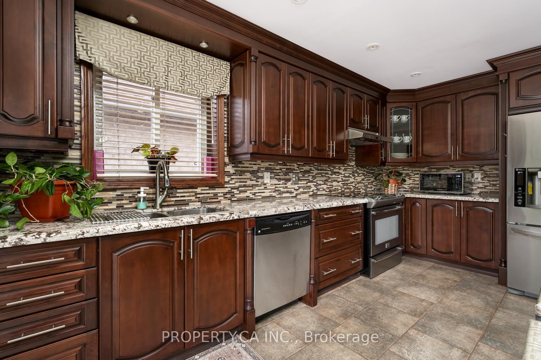 Photo 17 of 12 Suncrest Drive, Brampton, Brampton West — HOMEH
