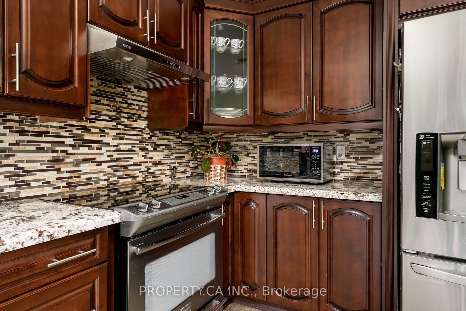 Photo 19 of 12 Suncrest Drive, Brampton, Brampton West — HOMEH