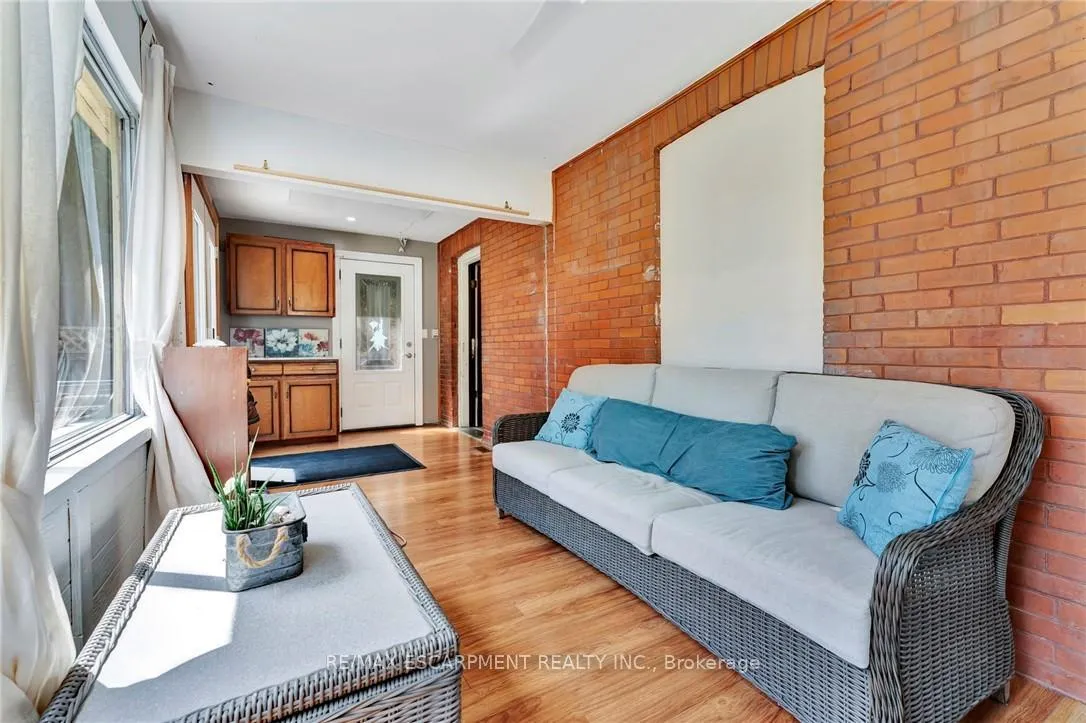 Photo 5 of 2038 Governors Road, Hamilton, Ancaster — HOMEH