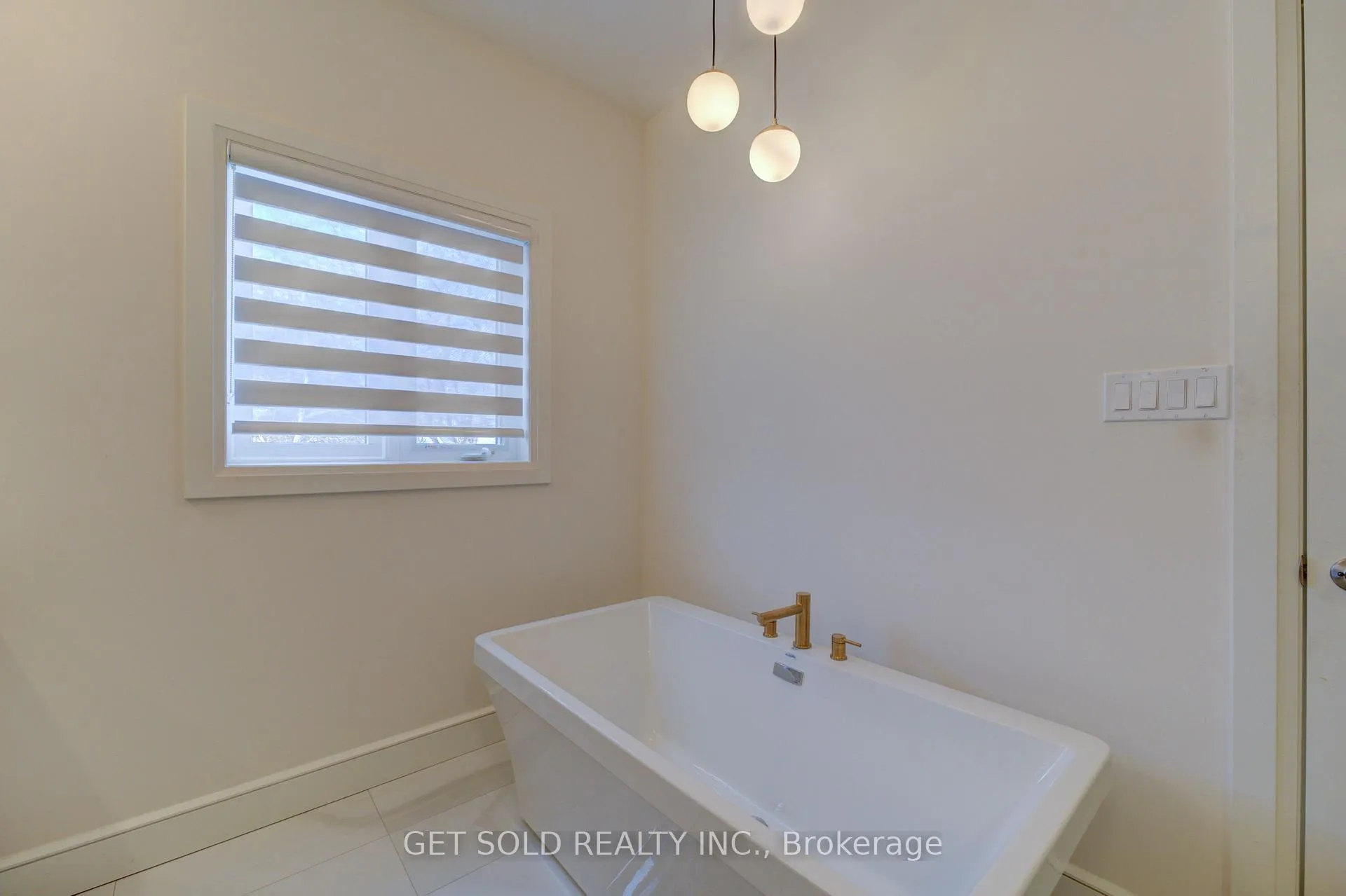 Photo 25 of 166 Concession Street, Hamilton, Centremount — HOMEH