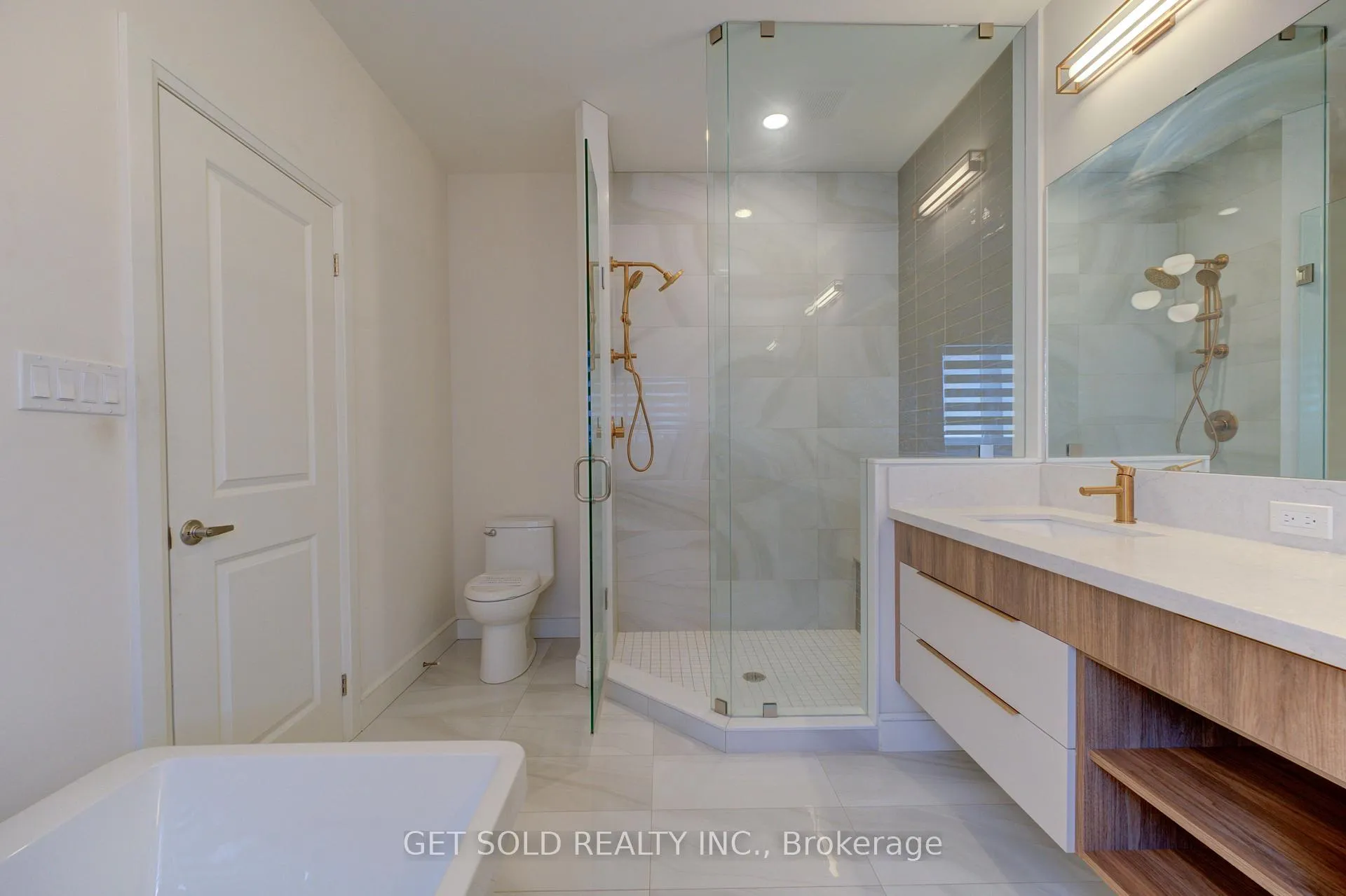 Photo 26 of 166 Concession Street, Hamilton, Centremount — HOMEH