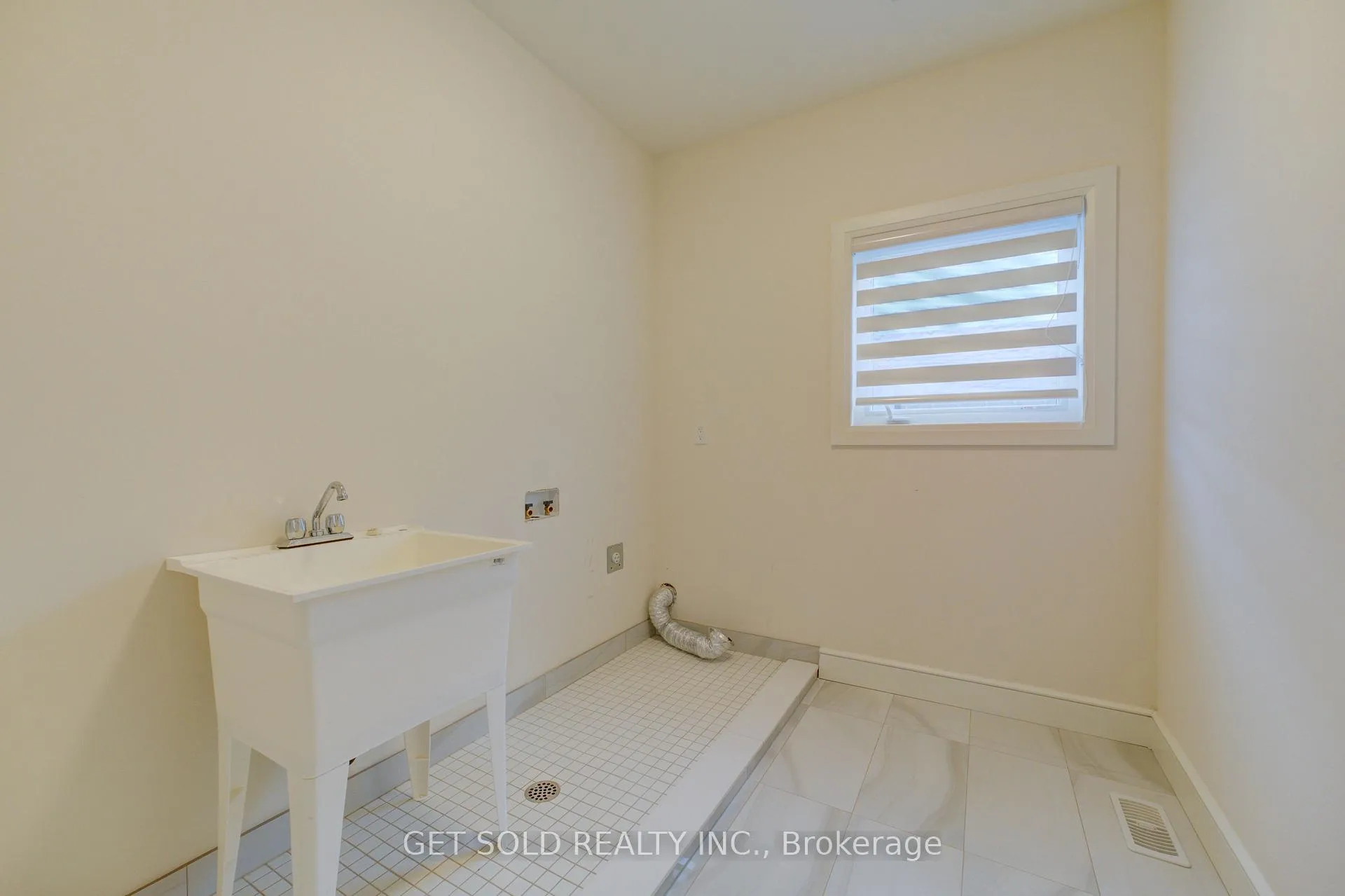 Photo 43 of 166 Concession Street, Hamilton, Centremount — HOMEH