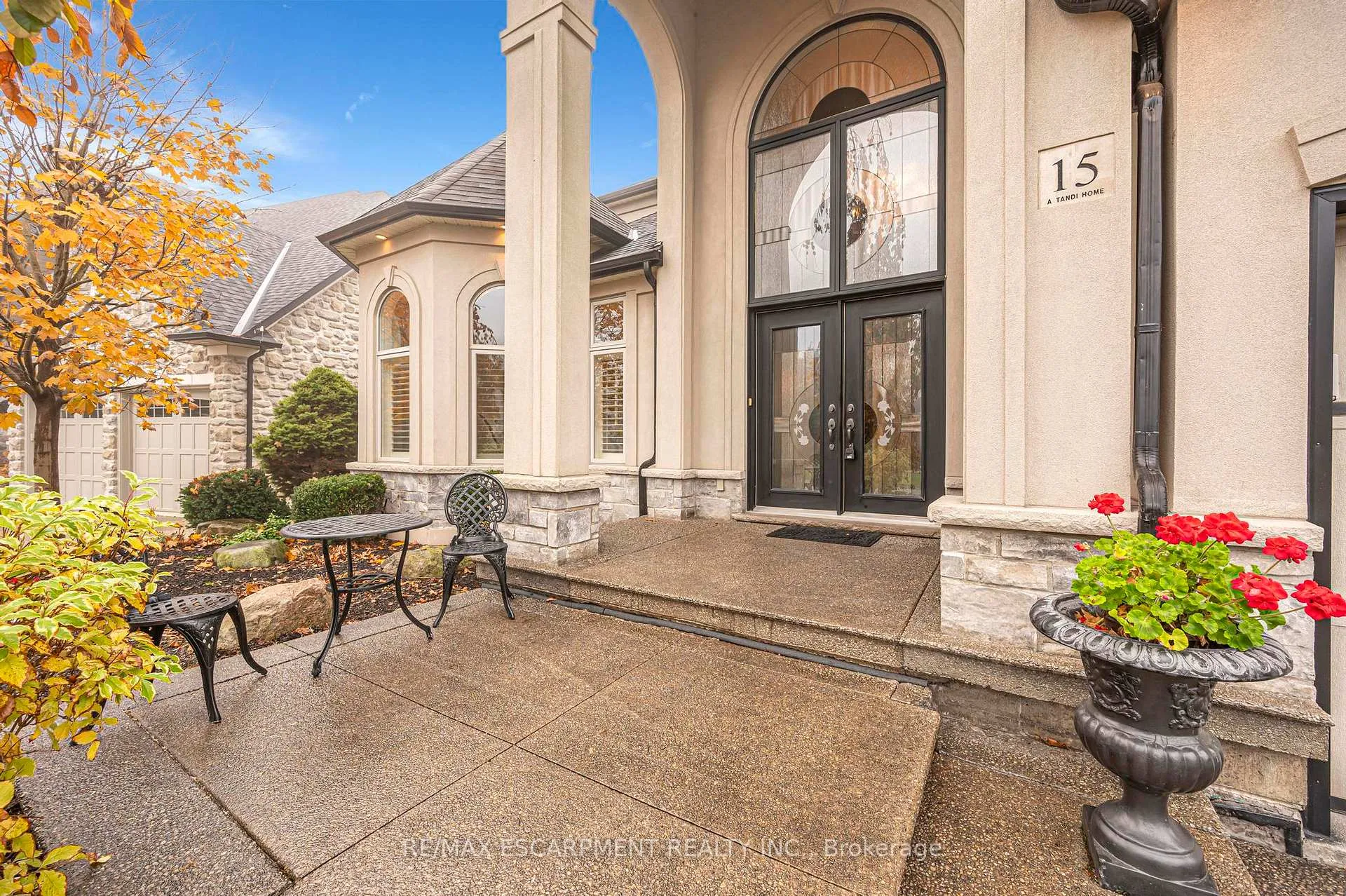 Photo 6 of 15 Silver Maple Drive, Hamilton, Ancaster — HOMEH