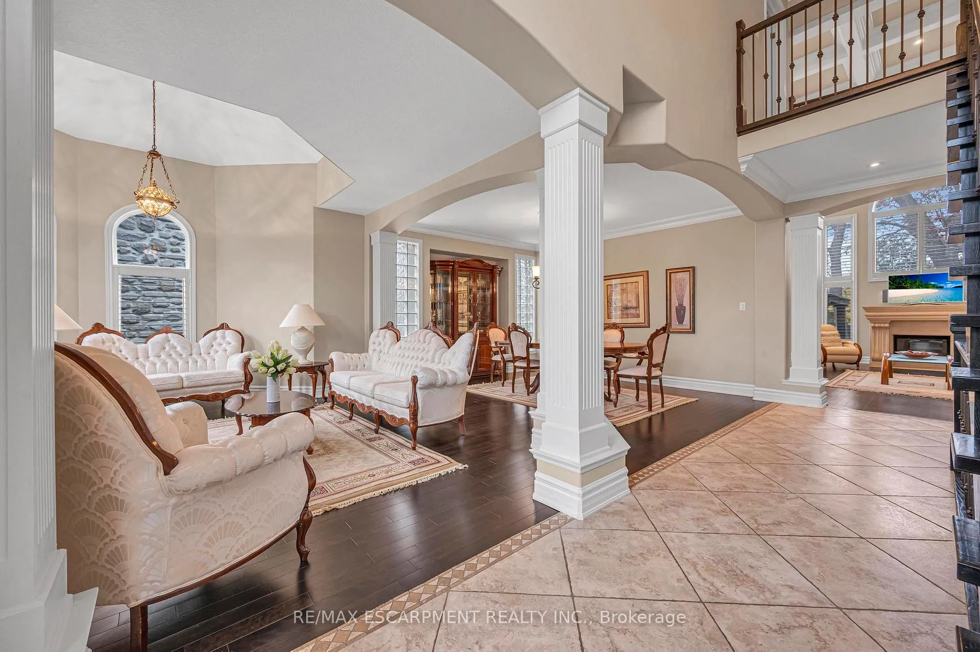 Photo 8 of 15 Silver Maple Drive, Hamilton, Ancaster — HOMEH