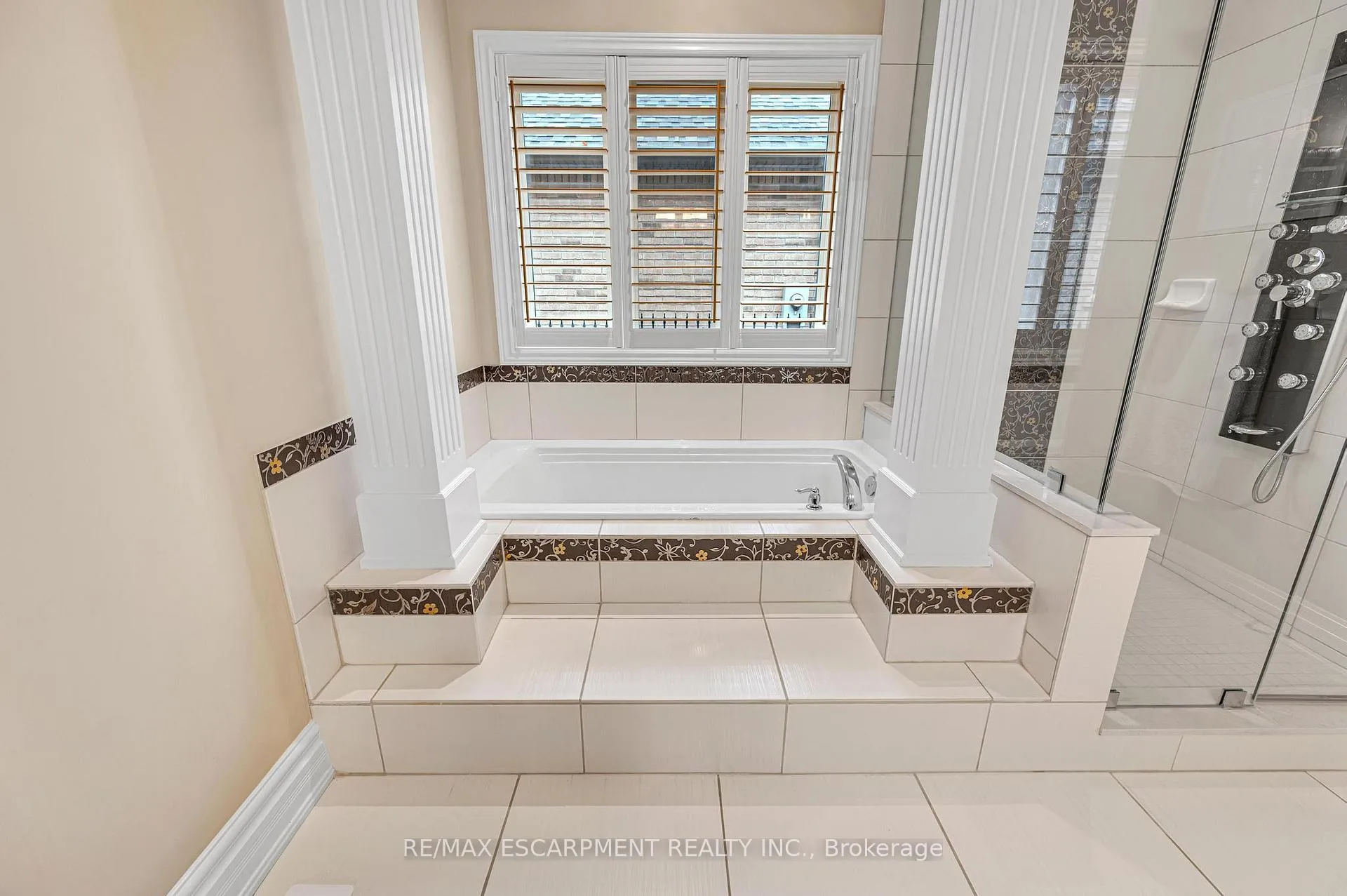Photo 28 of 15 Silver Maple Drive, Hamilton, Ancaster — HOMEH