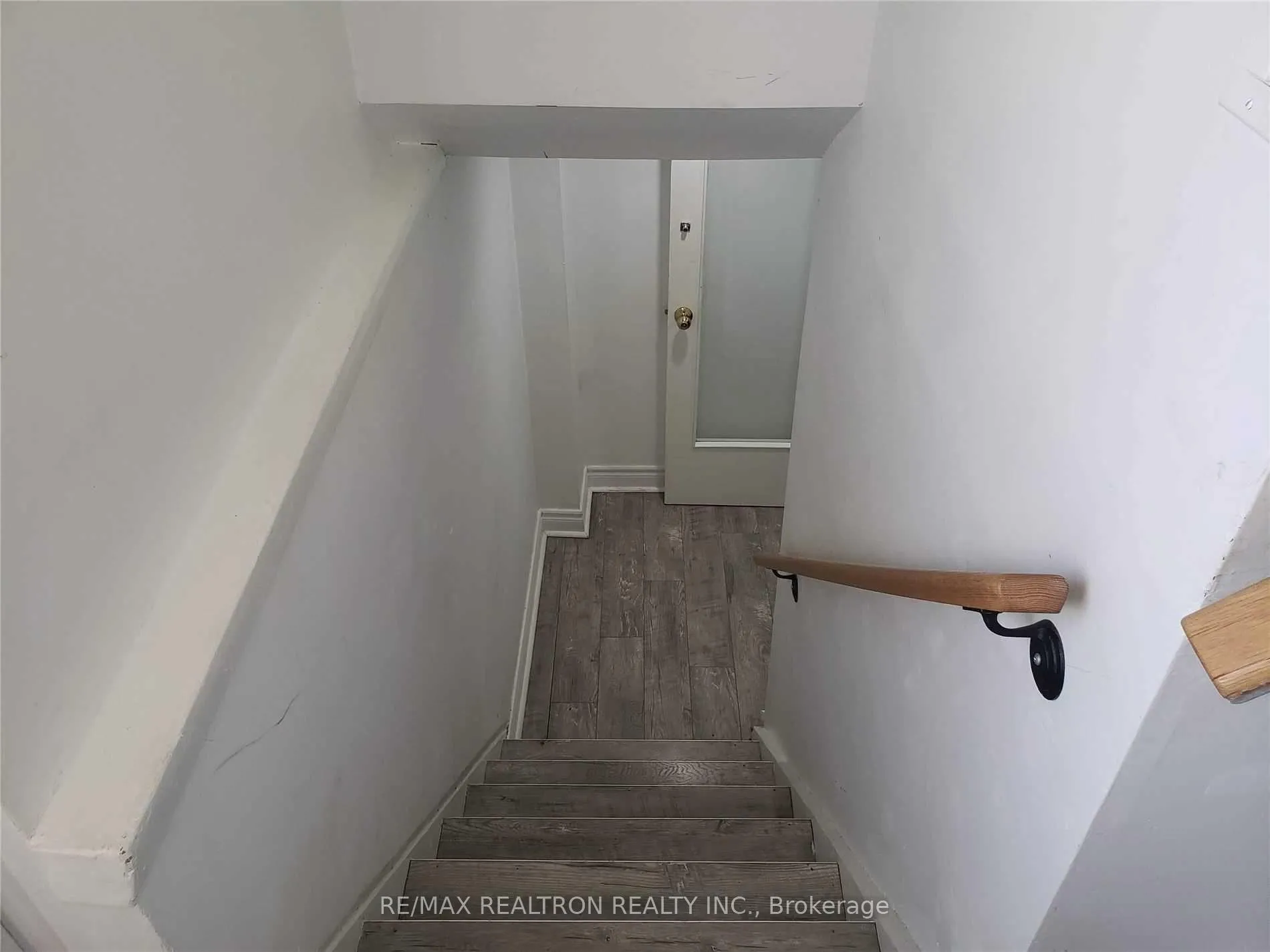 Photo 2 of Unit Lower, 855 Miriam Road, Pickering, Bay Ridges — HOMEH
