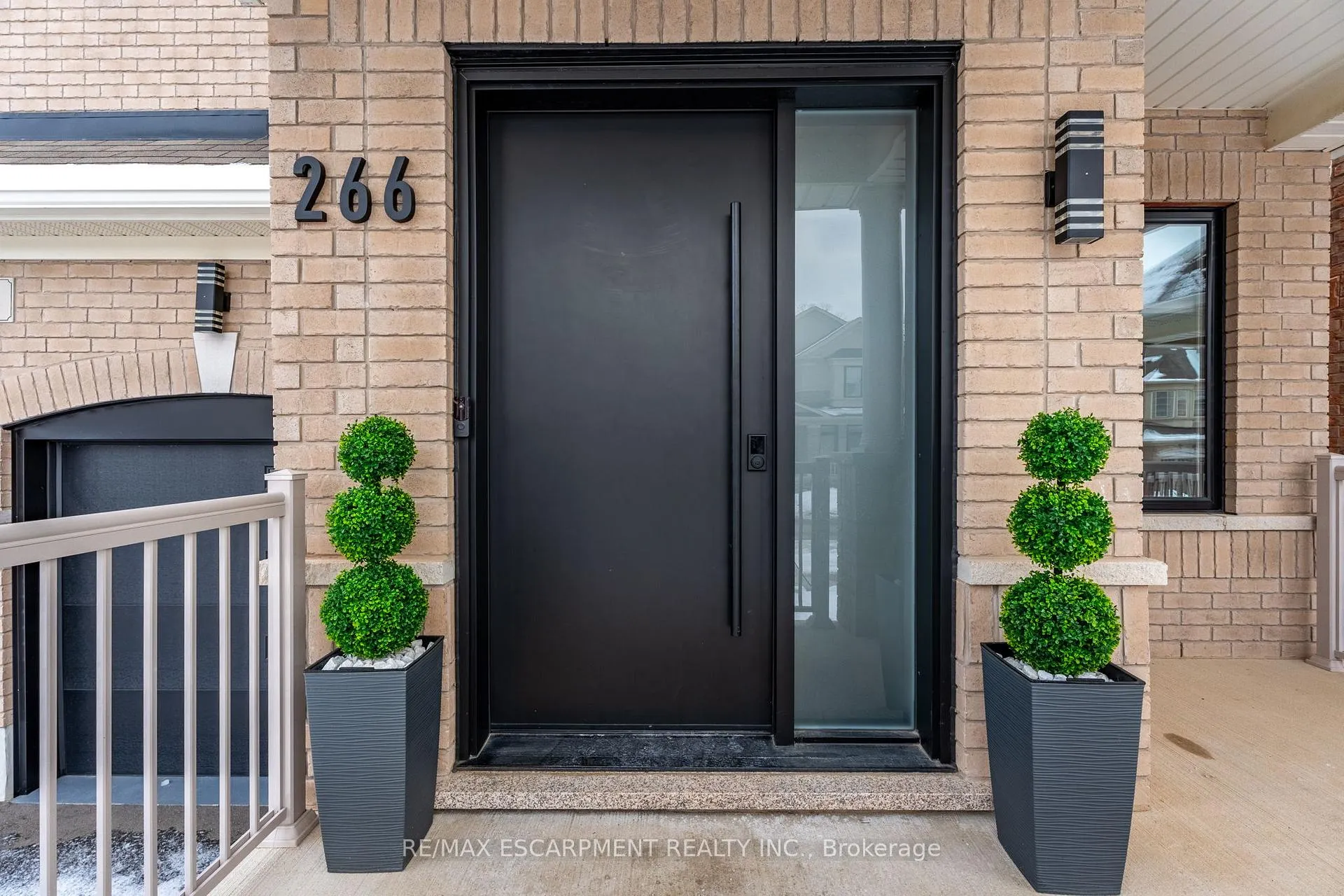 Photo 2 of 266 Humphrey Street, Hamilton, Waterdown — HOMEH