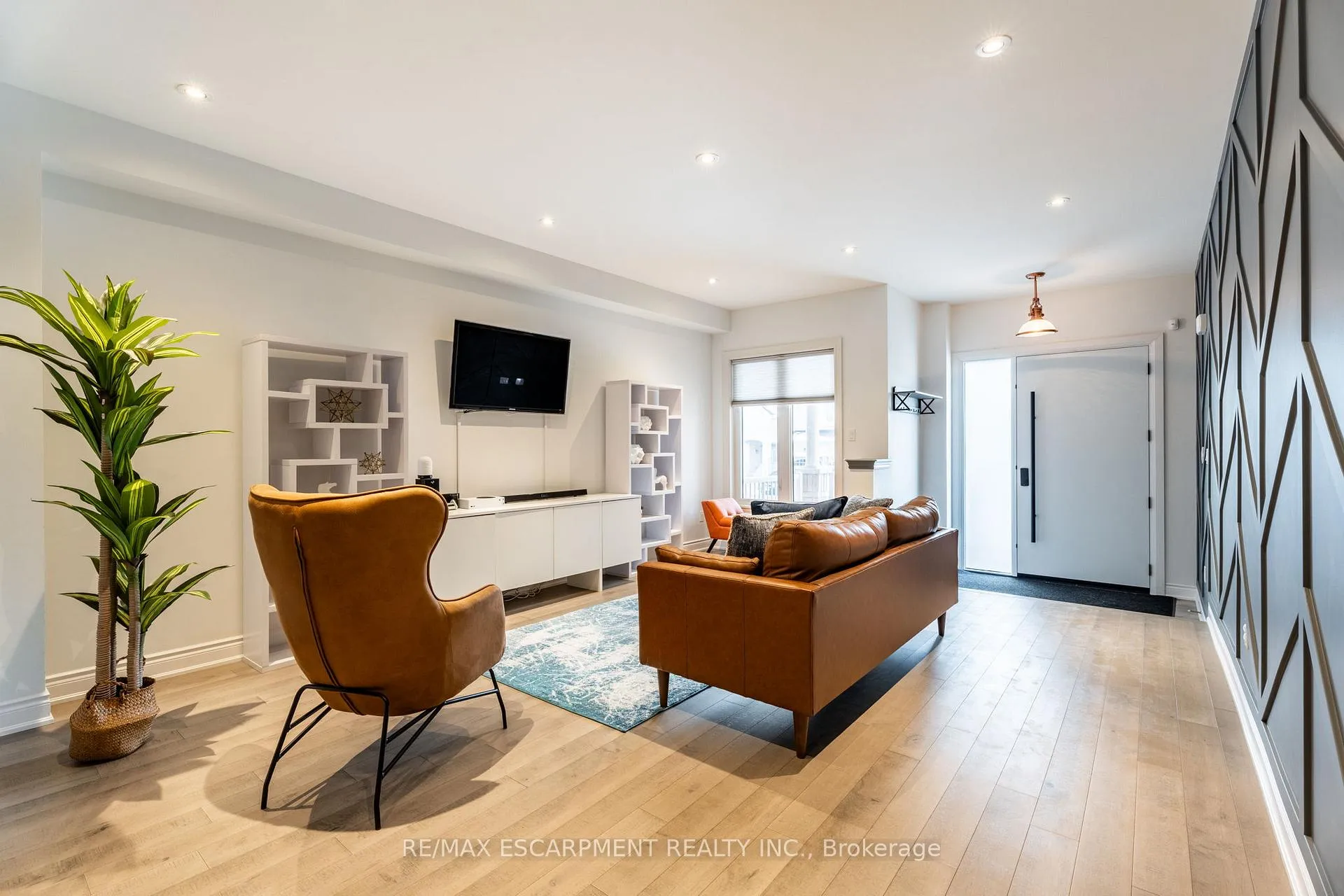 Photo 7 of 266 Humphrey Street, Hamilton, Waterdown — HOMEH