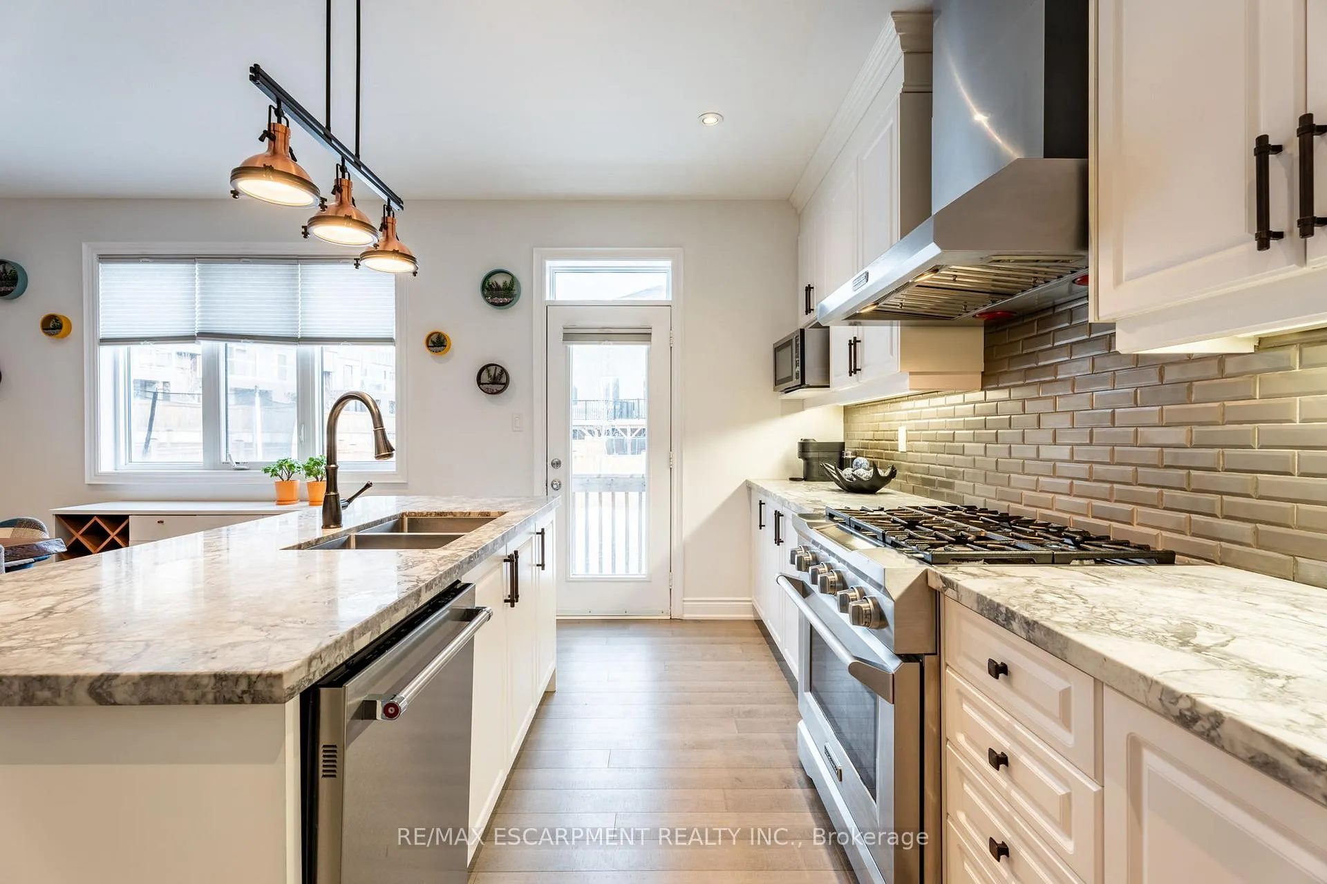 Photo 11 of 266 Humphrey Street, Hamilton, Waterdown — HOMEH