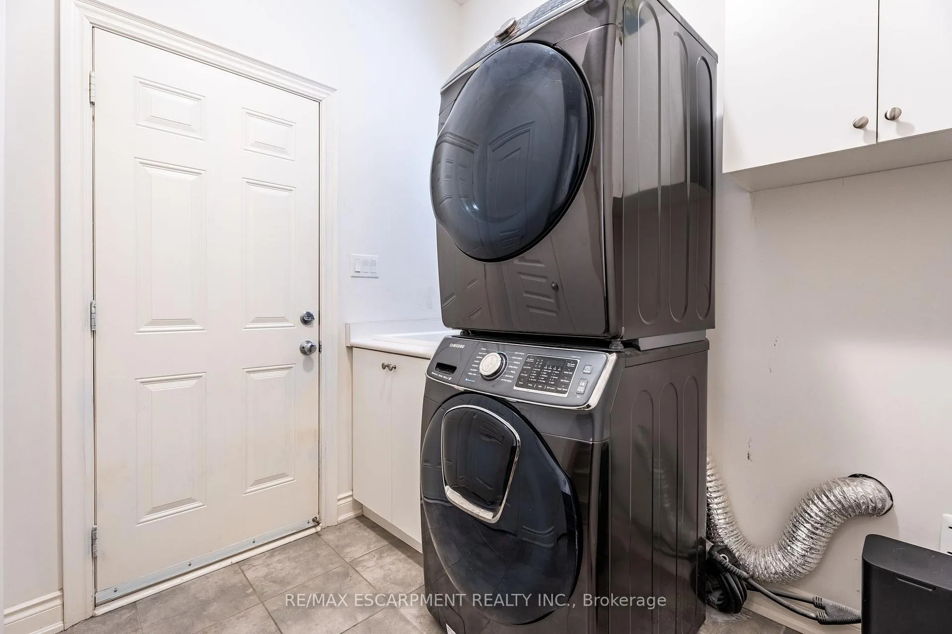 Photo 18 of 266 Humphrey Street, Hamilton, Waterdown — HOMEH