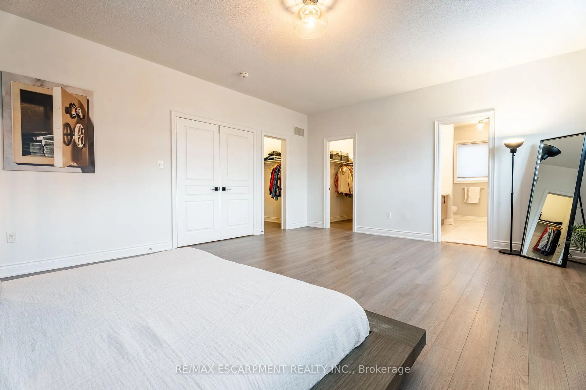 Photo 24 of 266 Humphrey Street, Hamilton, Waterdown — HOMEH