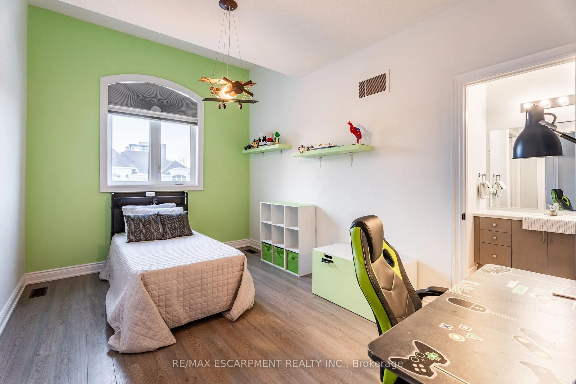 Photo 31 of 266 Humphrey Street, Hamilton, Waterdown — HOMEH