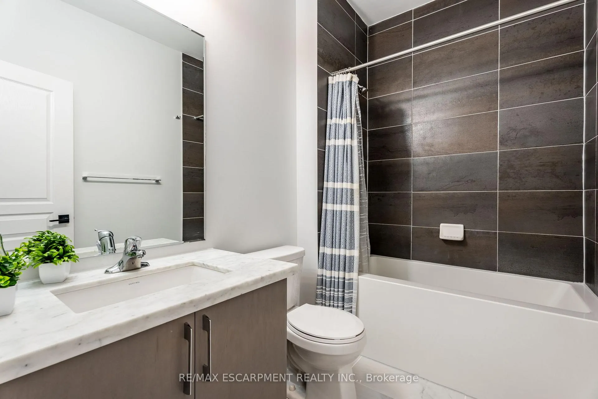 Photo 38 of 266 Humphrey Street, Hamilton, Waterdown — HOMEH