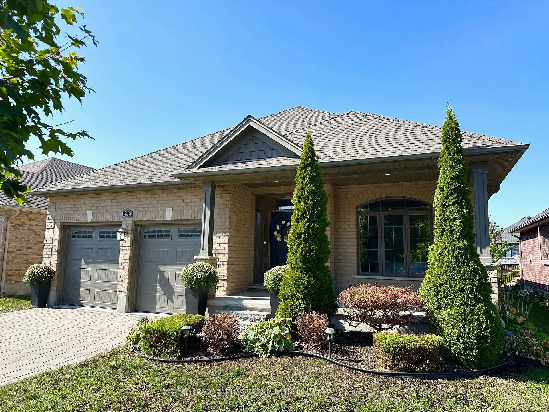 Photo 1 of 696 Bennett Crescent, Strathroy-Caradoc, Mount Brydges — HOMEH