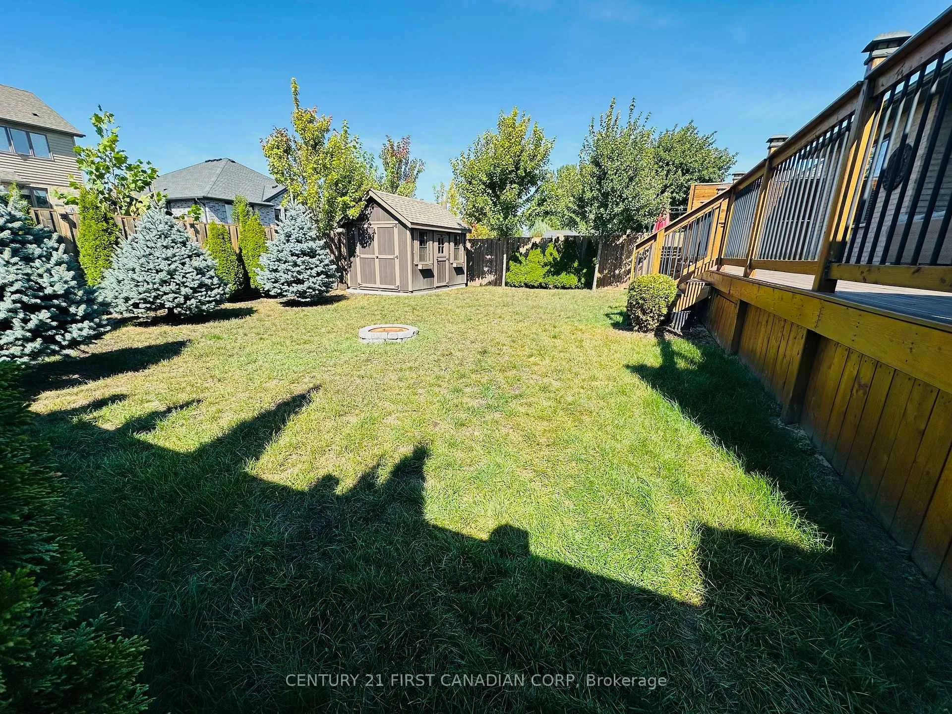 Photo 3 of 696 Bennett Crescent, Strathroy-Caradoc, Mount Brydges — HOMEH