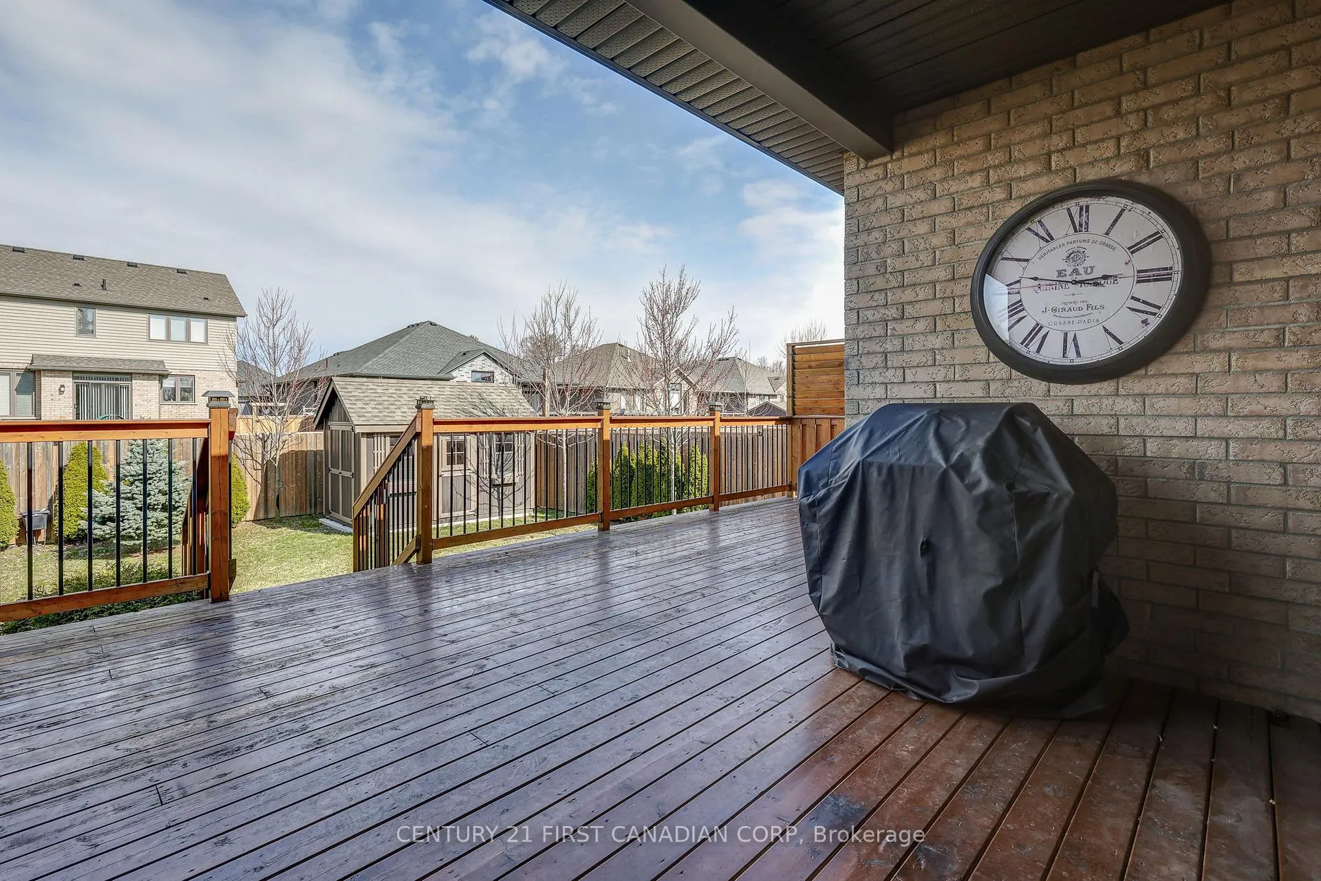 Photo 4 of 696 Bennett Crescent, Strathroy-Caradoc, Mount Brydges — HOMEH