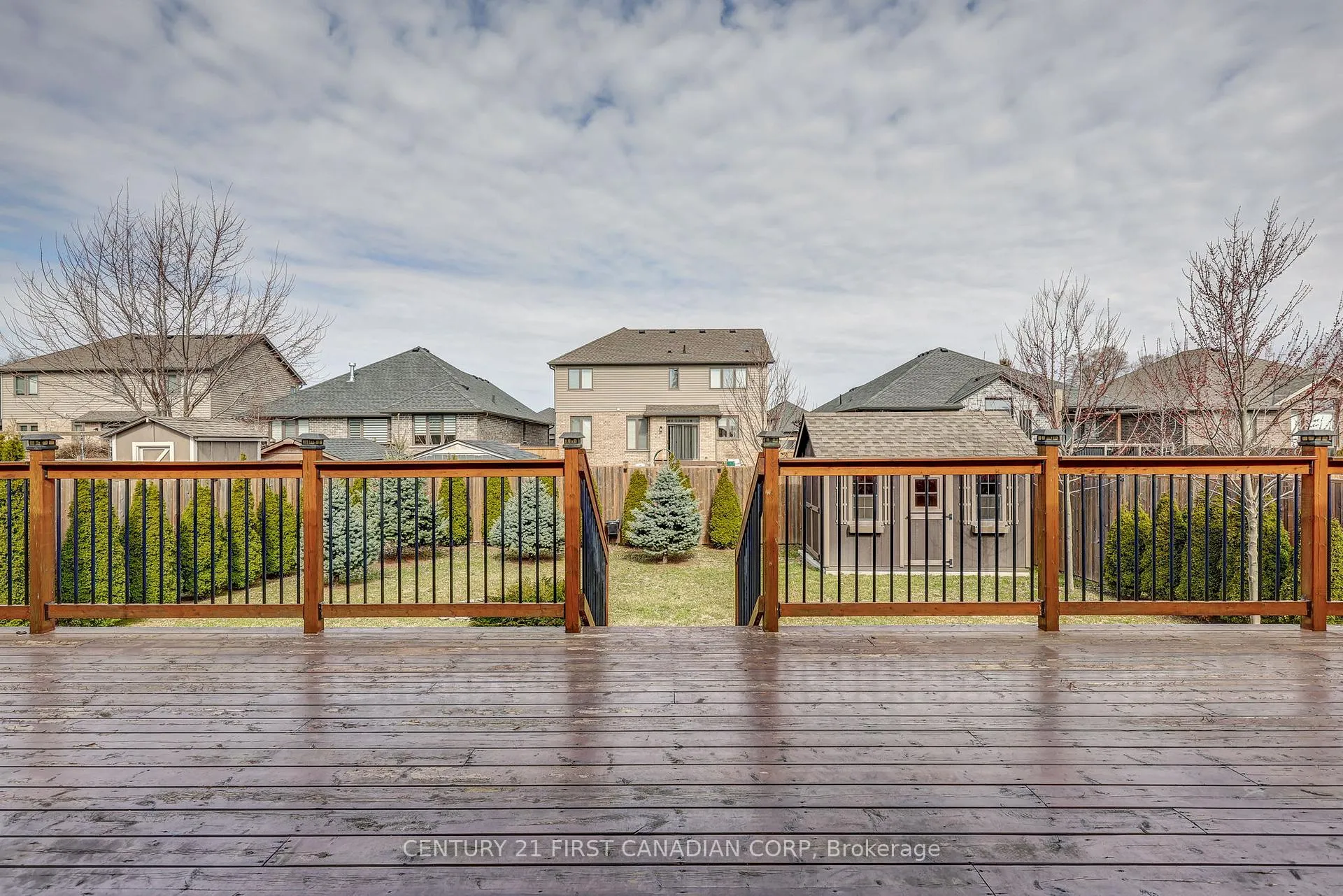Photo 5 of 696 Bennett Crescent, Strathroy-Caradoc, Mount Brydges — HOMEH