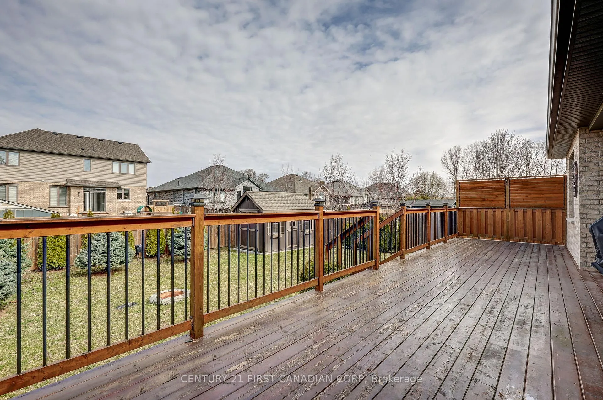Photo 6 of 696 Bennett Crescent, Strathroy-Caradoc, Mount Brydges — HOMEH