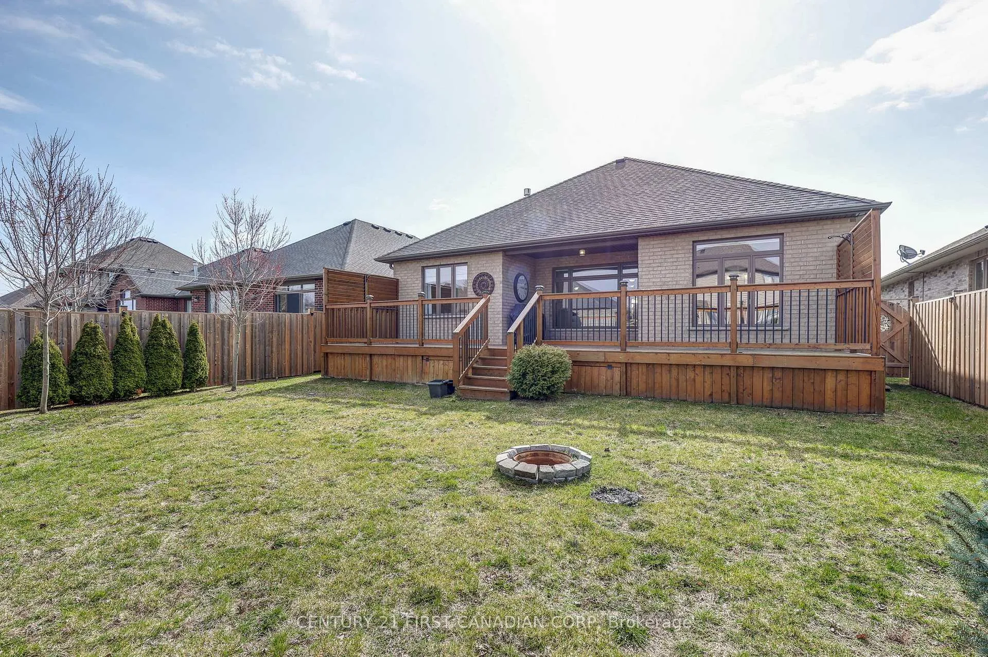 Photo 8 of 696 Bennett Crescent, Strathroy-Caradoc, Mount Brydges — HOMEH