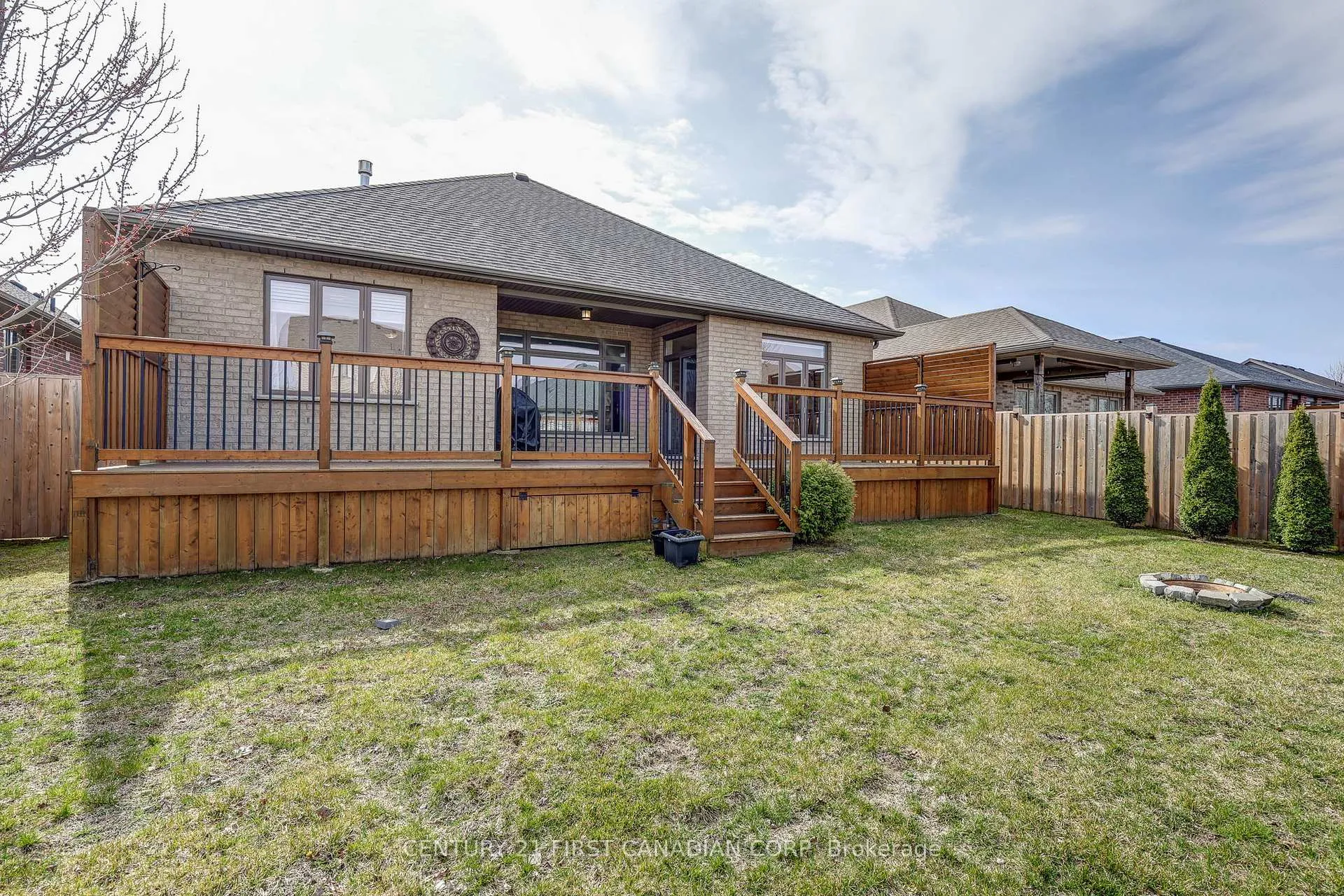 Photo 9 of 696 Bennett Crescent, Strathroy-Caradoc, Mount Brydges — HOMEH