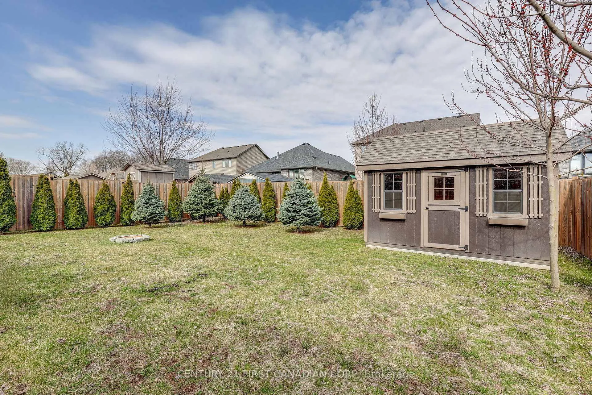 Photo 10 of 696 Bennett Crescent, Strathroy-Caradoc, Mount Brydges — HOMEH