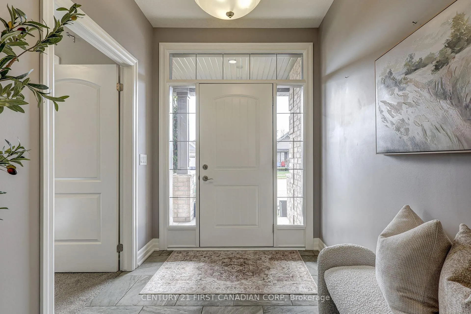 Photo 11 of 696 Bennett Crescent, Strathroy-Caradoc, Mount Brydges — HOMEH