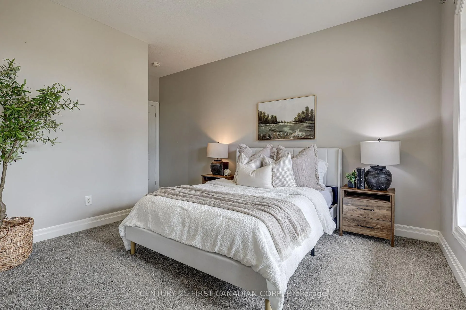 Photo 14 of 696 Bennett Crescent, Strathroy-Caradoc, Mount Brydges — HOMEH
