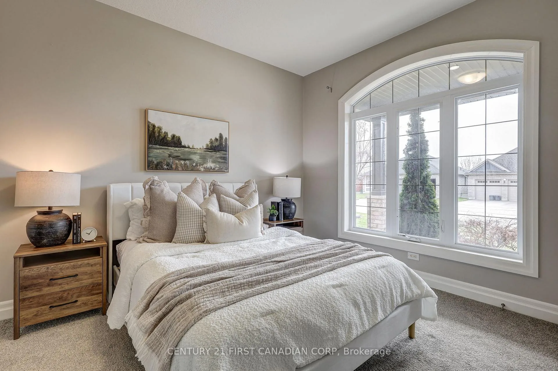 Photo 16 of 696 Bennett Crescent, Strathroy-Caradoc, Mount Brydges — HOMEH