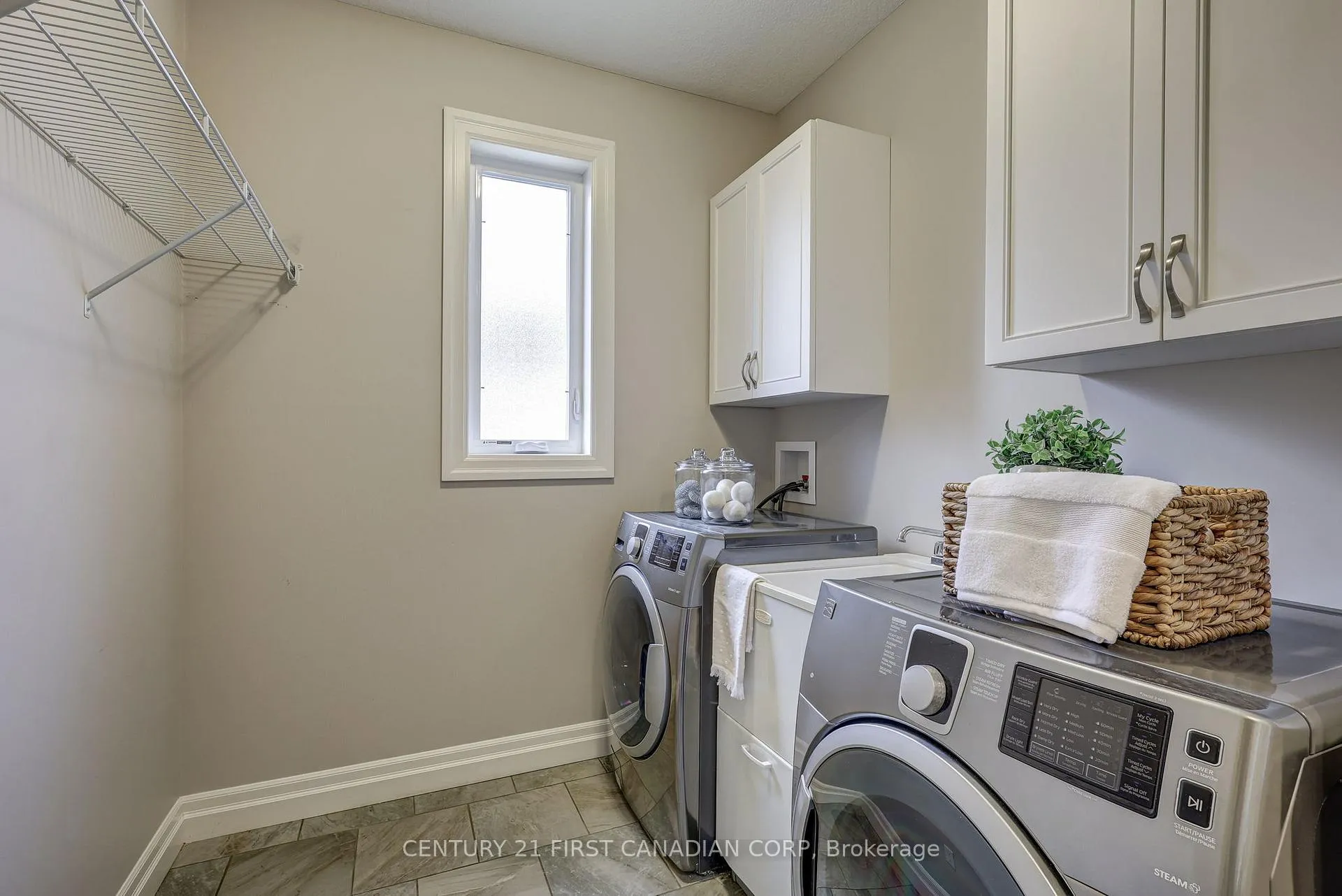 Photo 20 of 696 Bennett Crescent, Strathroy-Caradoc, Mount Brydges — HOMEH