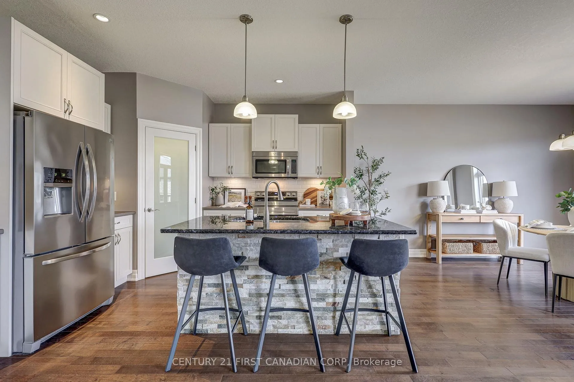 Photo 33 of 696 Bennett Crescent, Strathroy-Caradoc, Mount Brydges — HOMEH